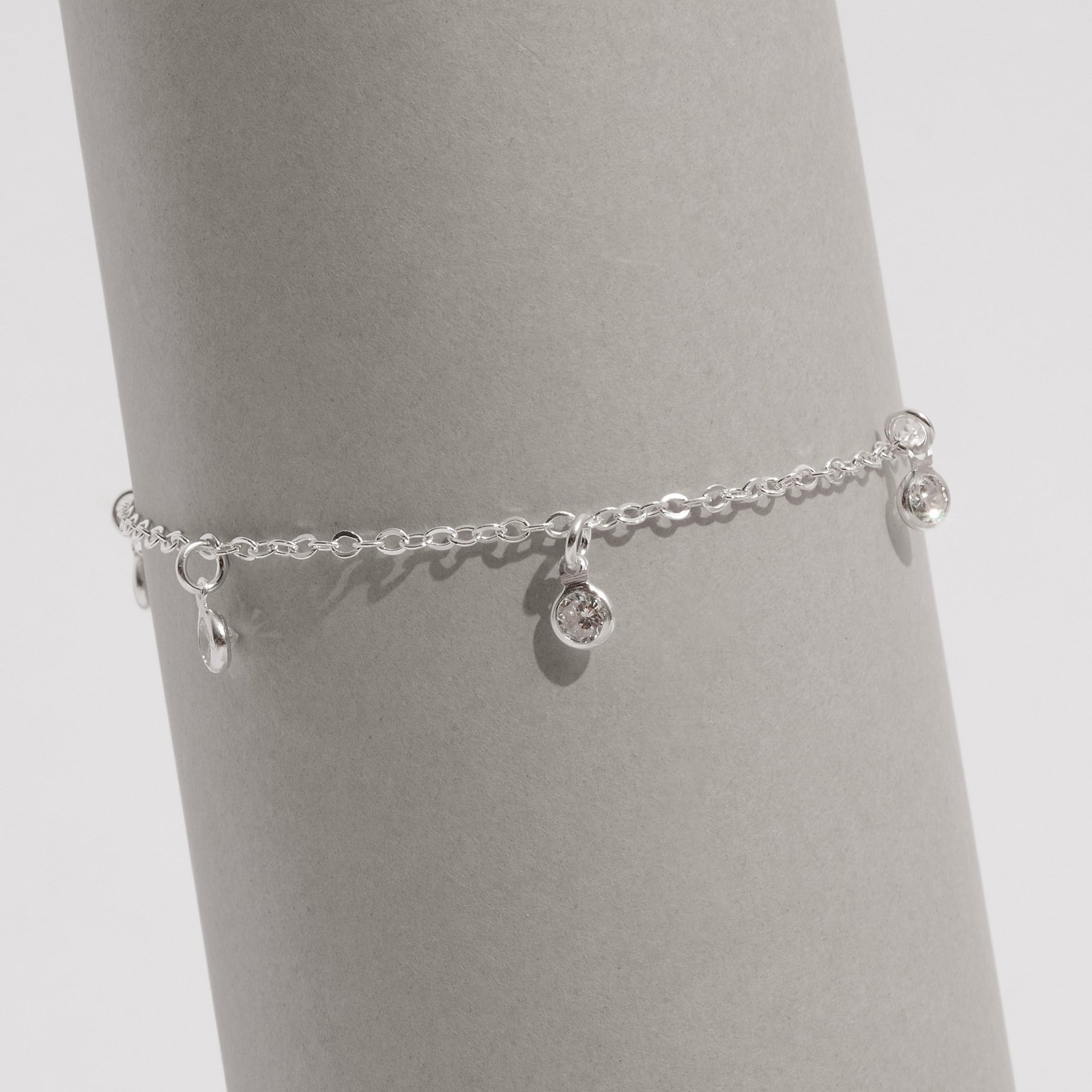Pulseira pingentes zircônias 4mm 19cm