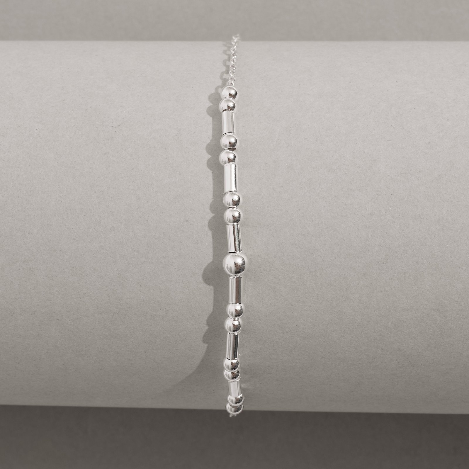 Pulseira entremeios bolas e canutilhos 19cm