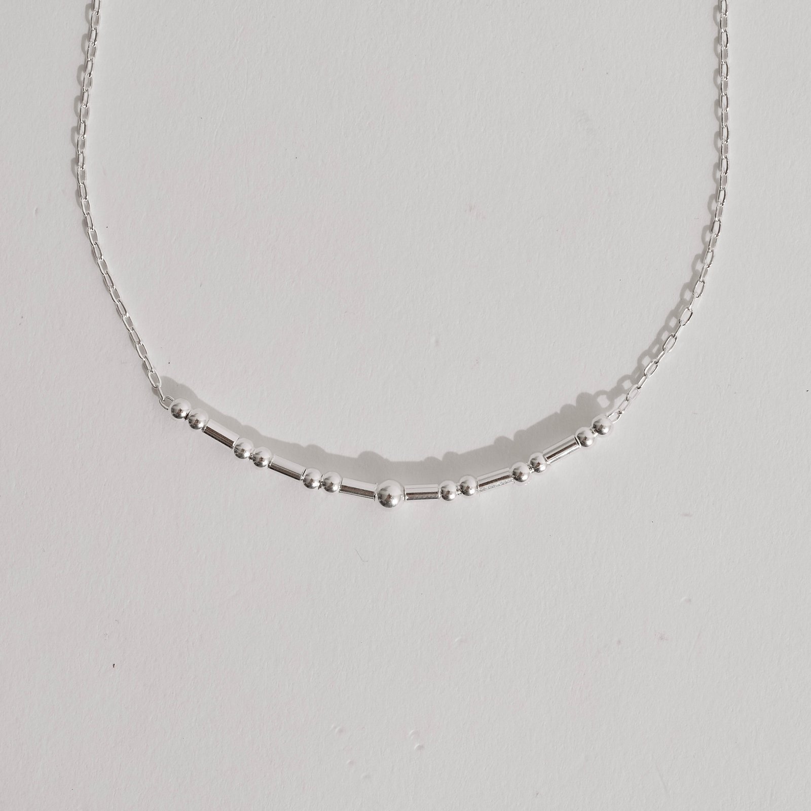 Pulseira entremeios bolas e canutilhos 19cm