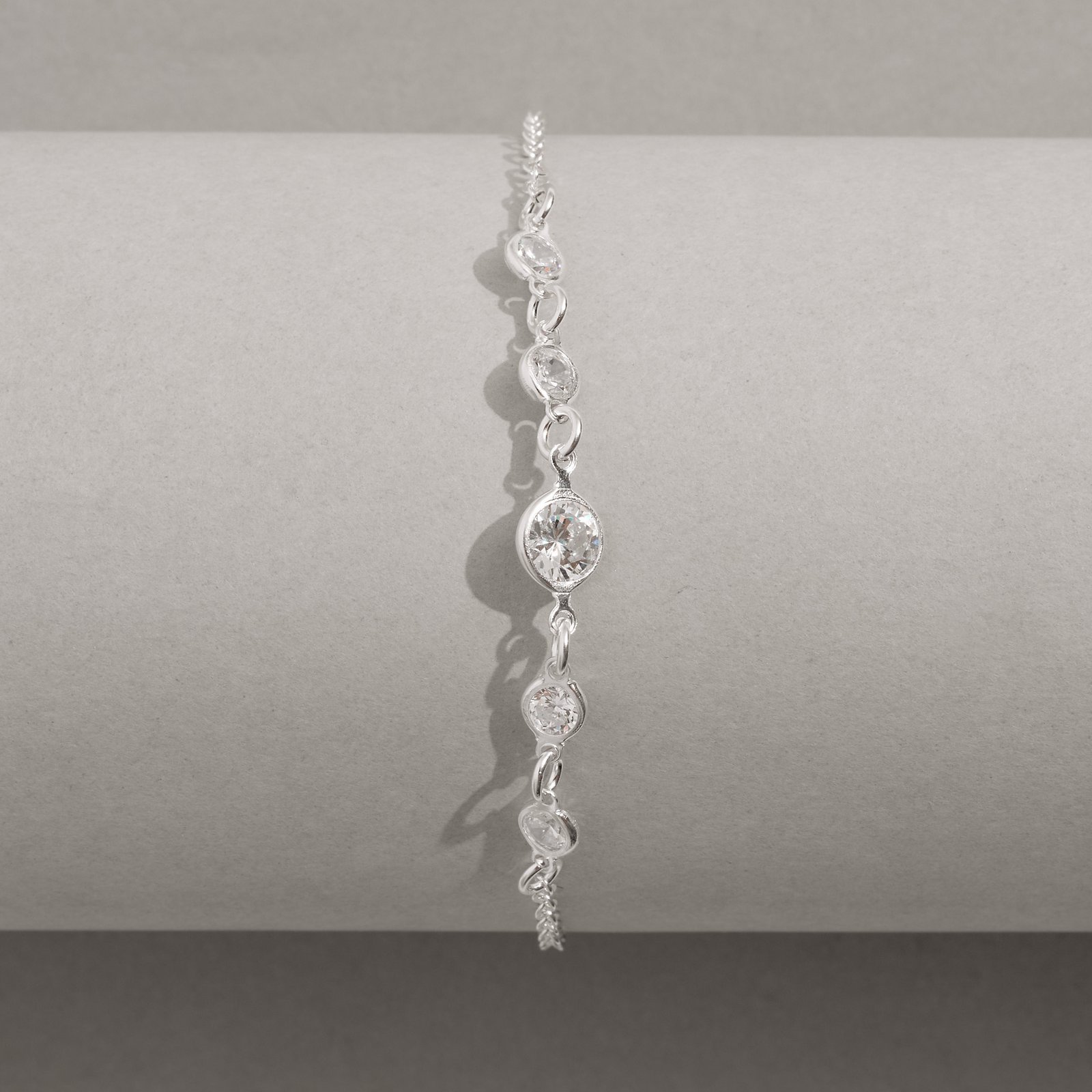 Pulseira entremeios zircônias 4 e 7mm 19cm