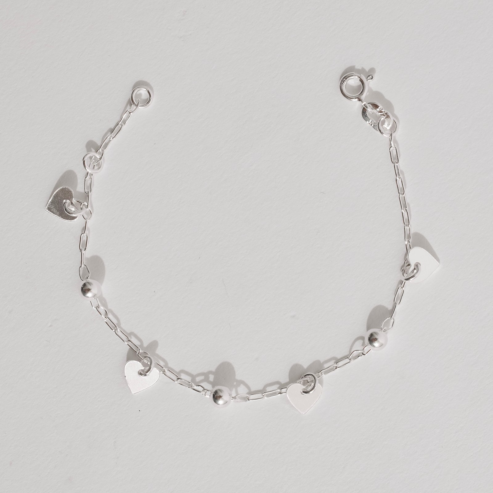 Pulseira infantil entremeio bolas 4mm pingente corações corrente cartier 15cm