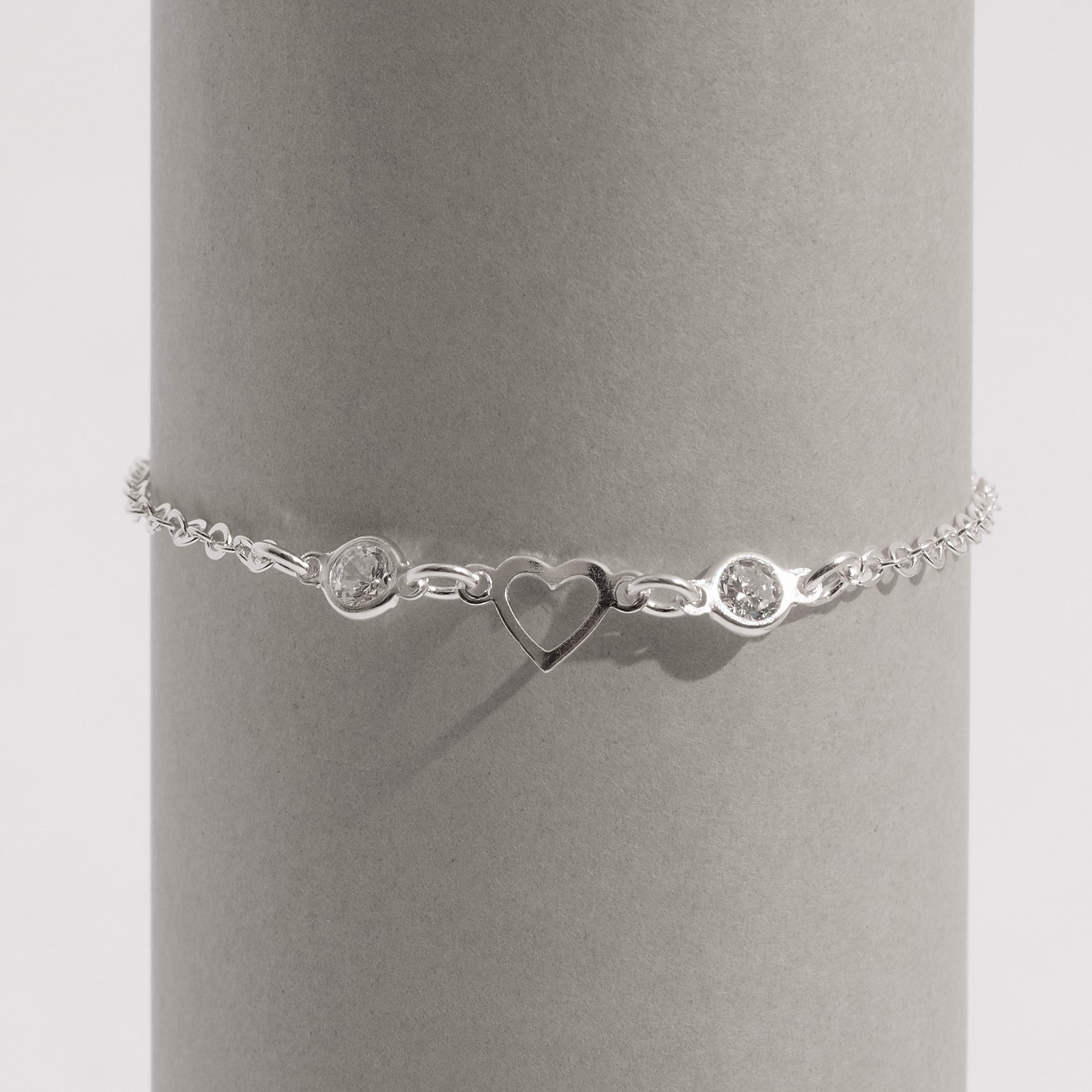 Pulseira infantil entremeio zircônias e coração vazado 15,5cm