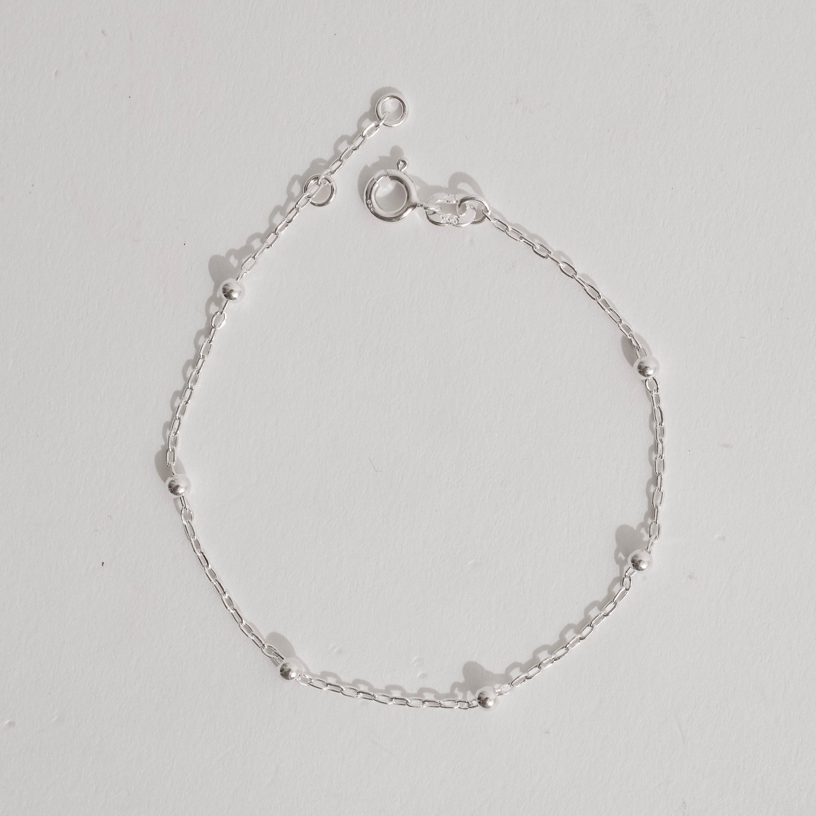 Pulseira entremeio bolas 4mm corrente cartier 18,5cm