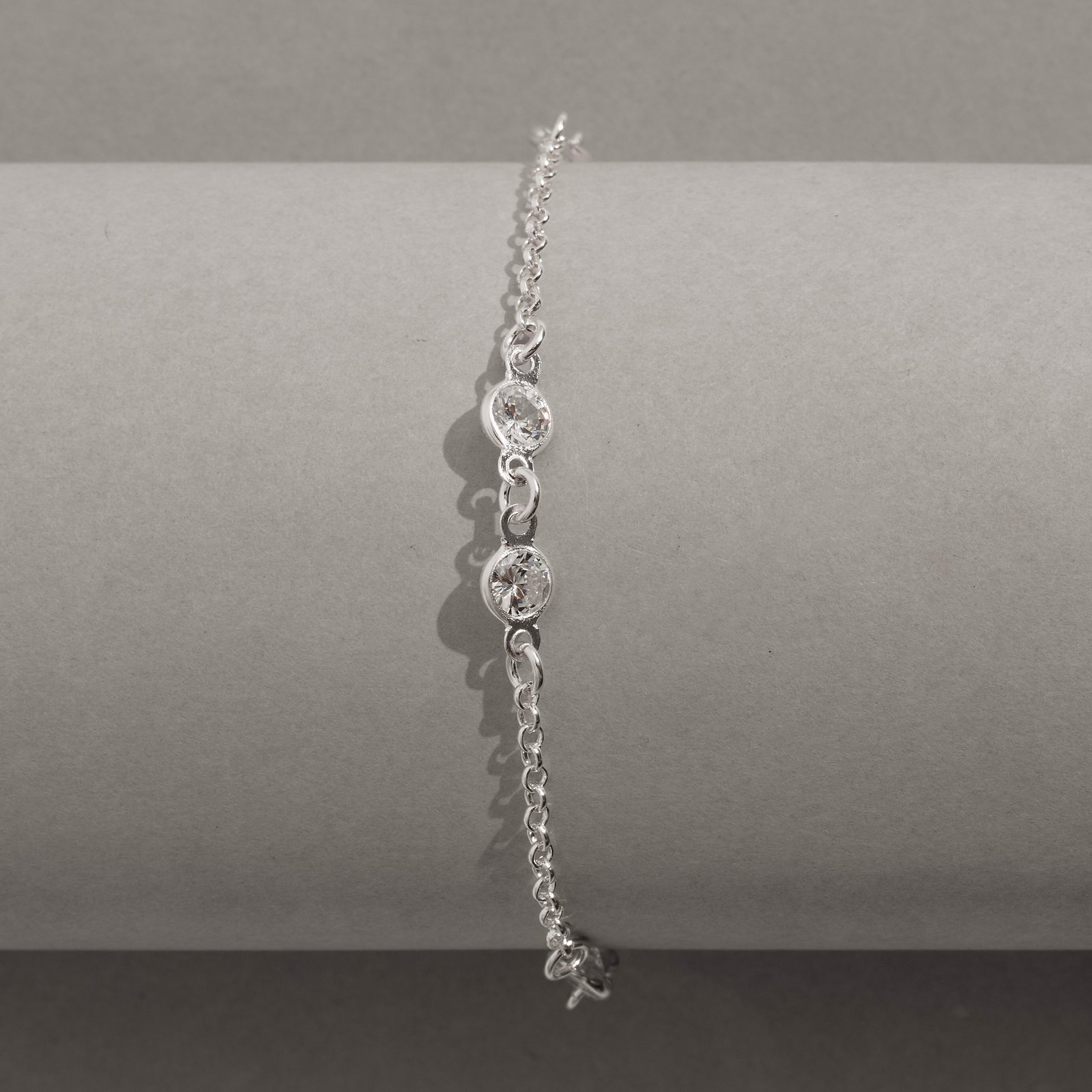 Pulseira 3 entremeios 2 zircônias corrente elo português