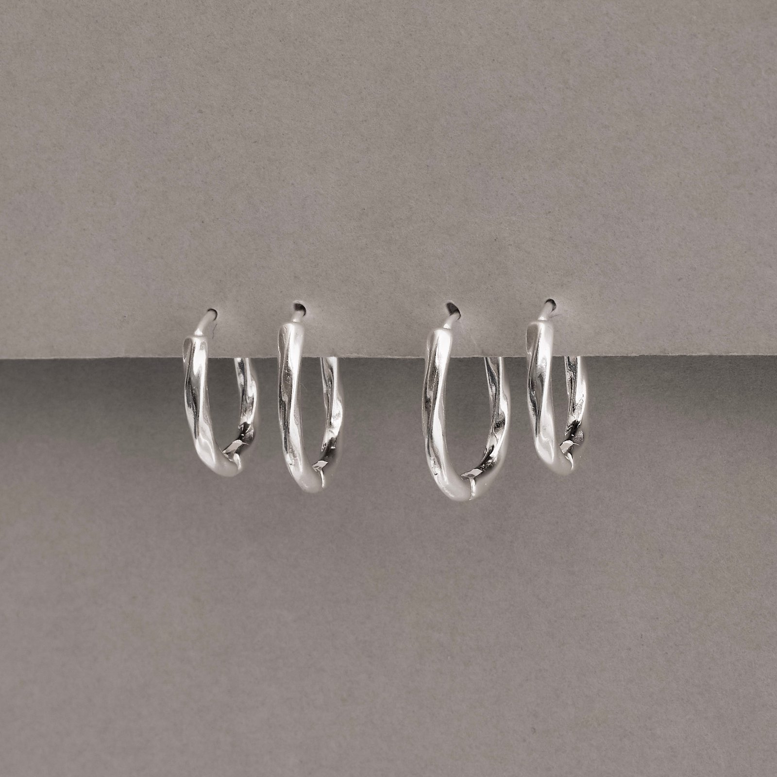 Dupla argolas click oval 15 e 17mm fio torcido