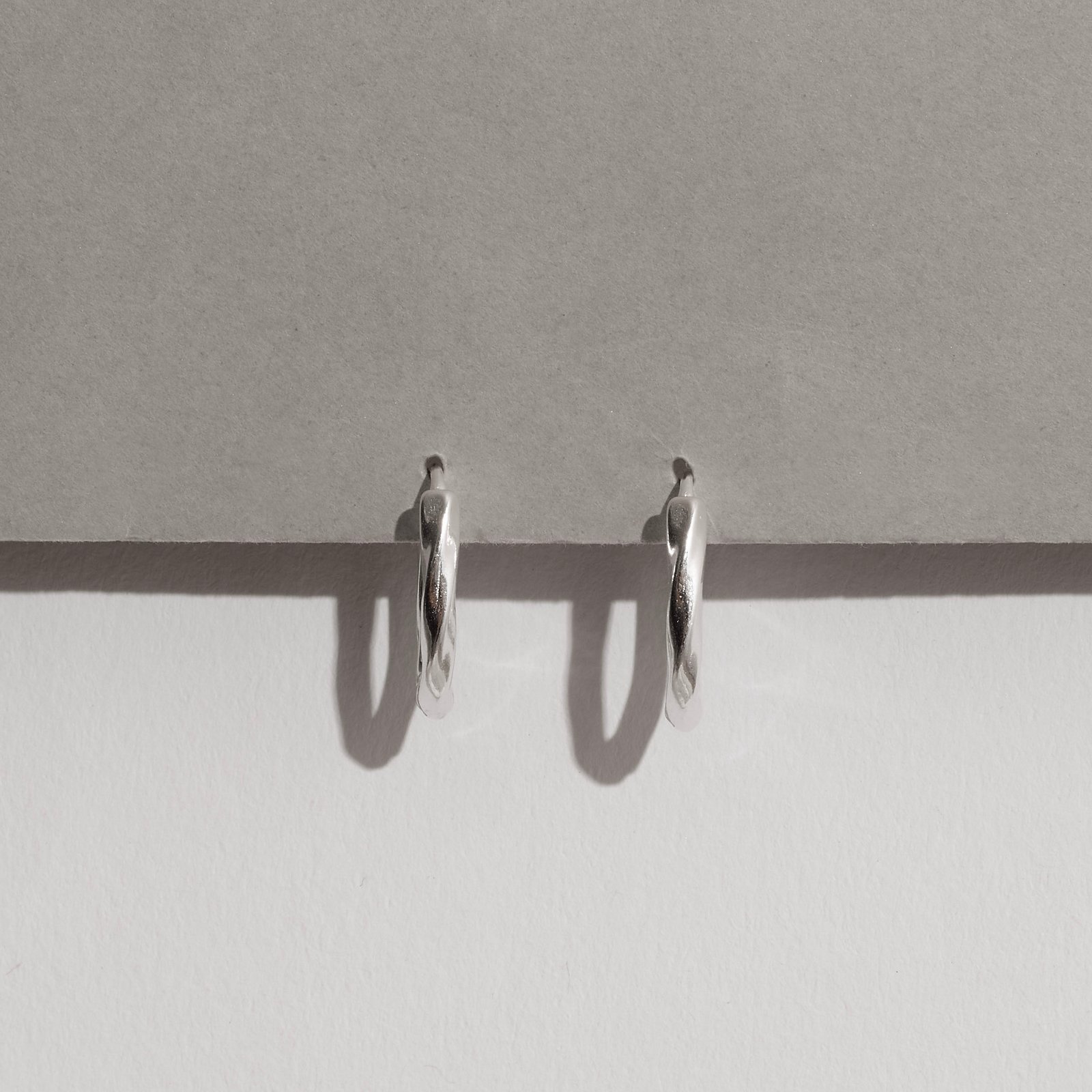 Argola click oval 15mm fio torcido