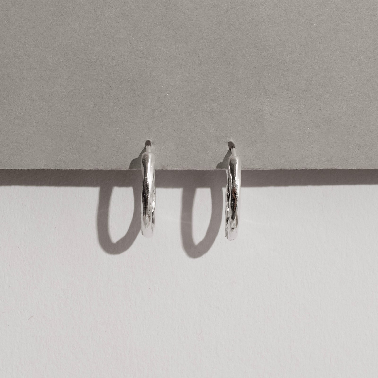 Argola click oval 17mm fio torcido