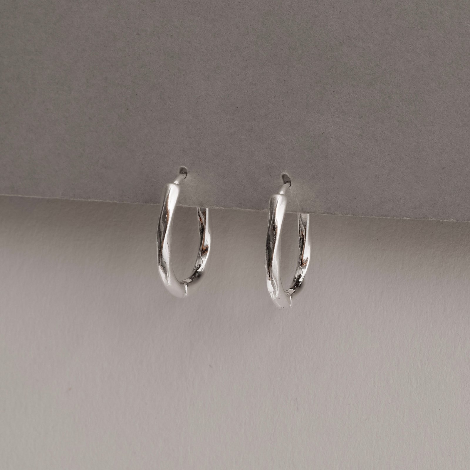 Argola click oval 17mm fio torcido