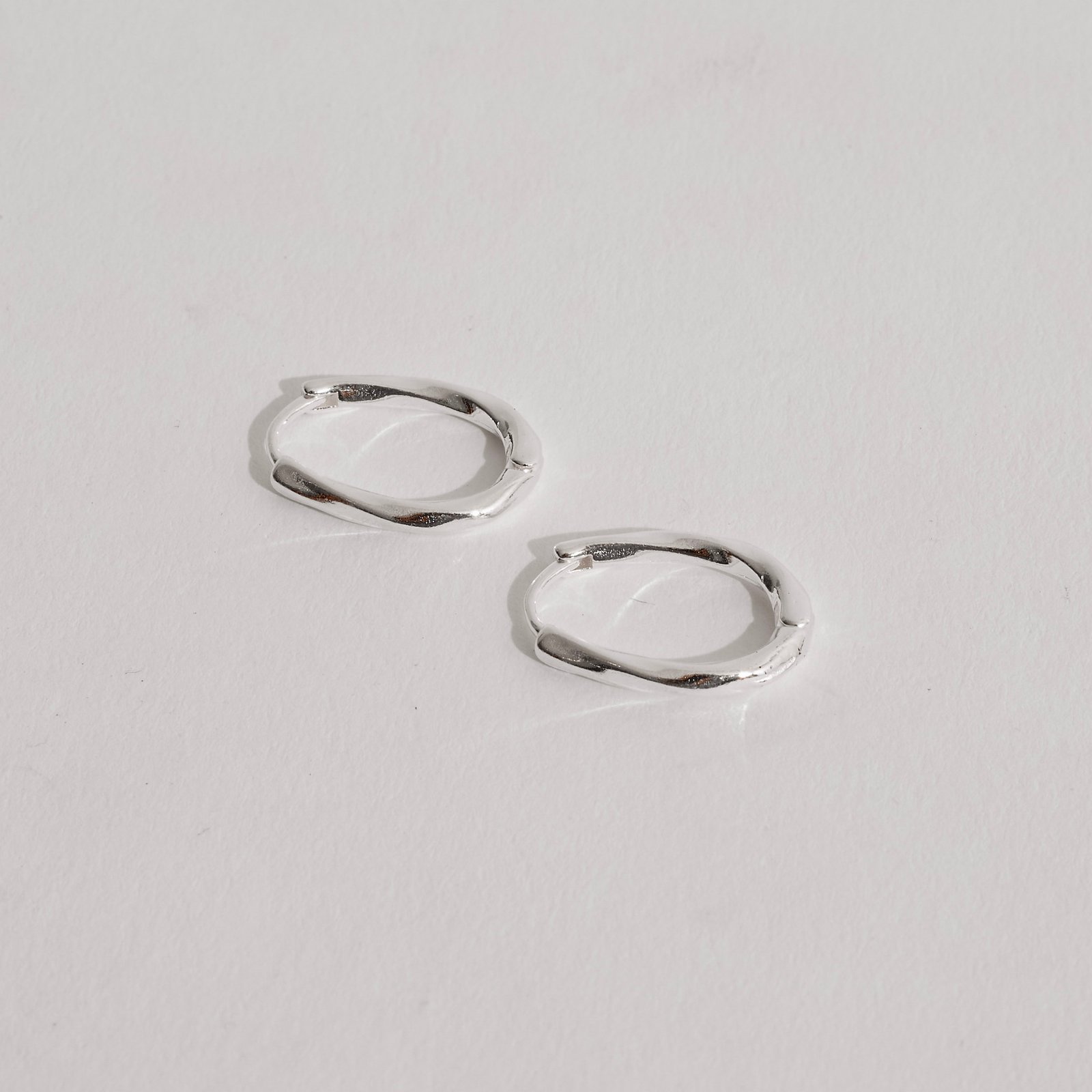 Argola click oval 17mm fio torcido