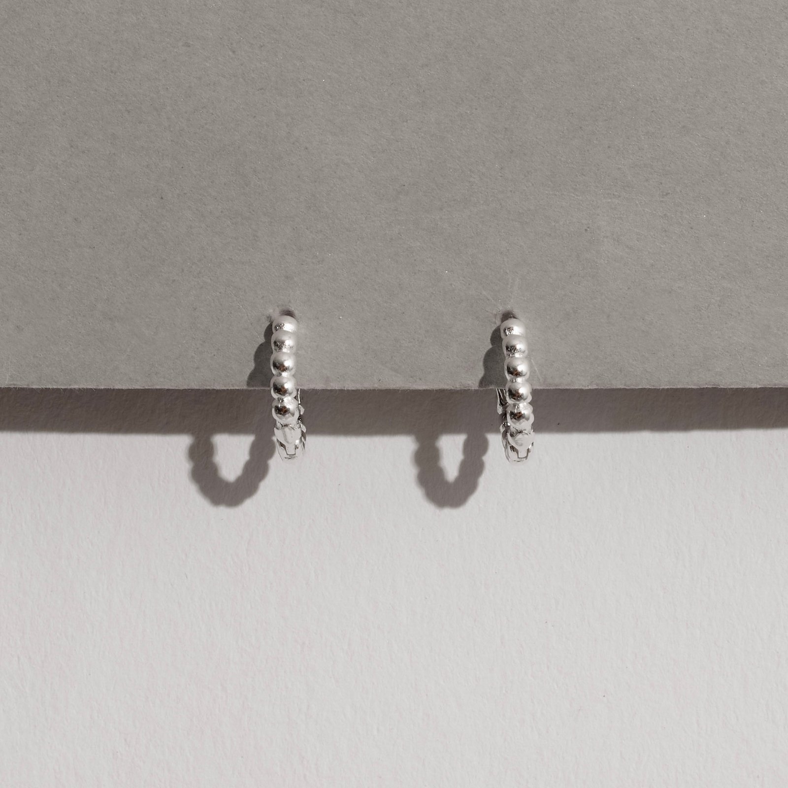 Argola click redonda 9mm fio bolinhas