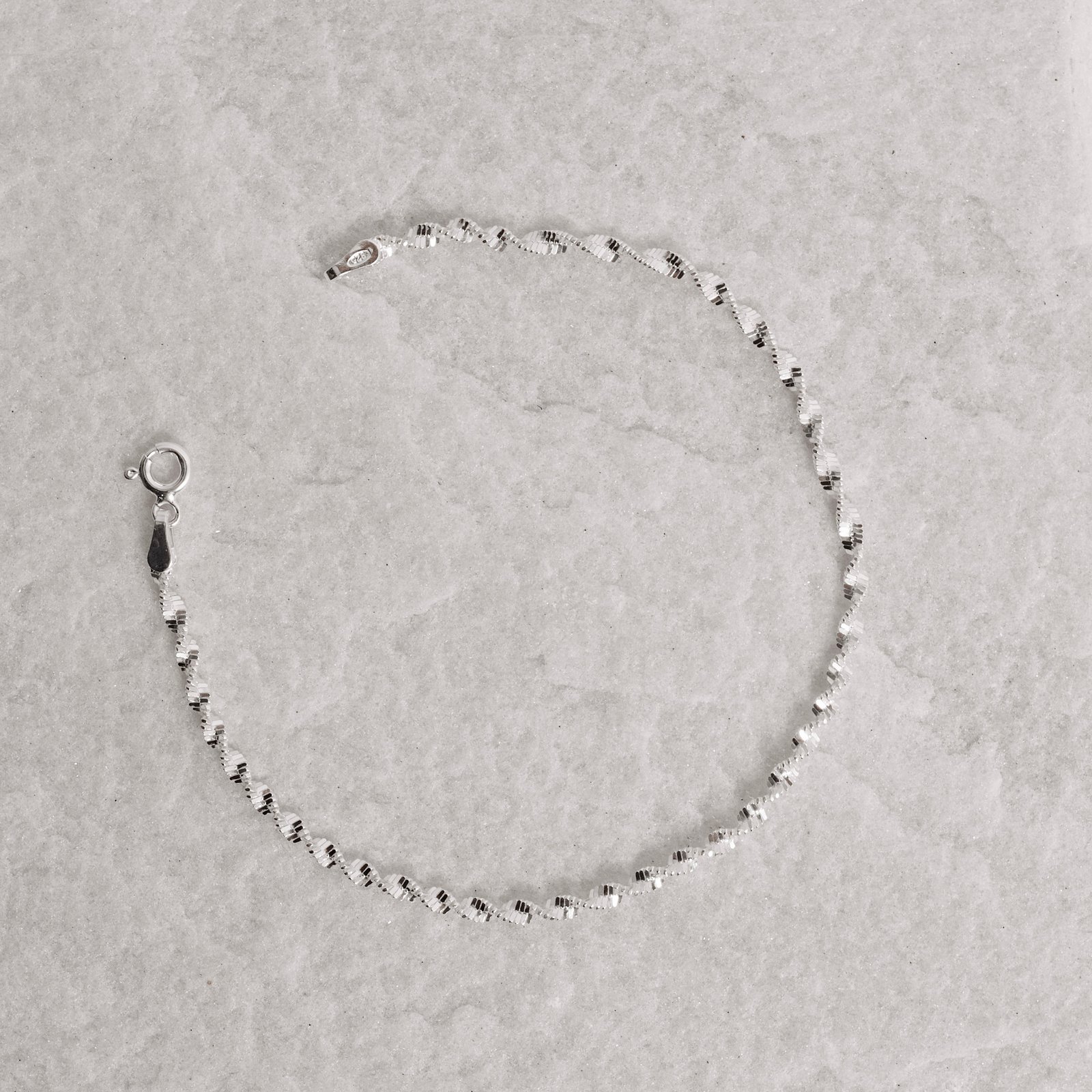 Pulseira corrente laminada torcida 2.4 18,5cm
