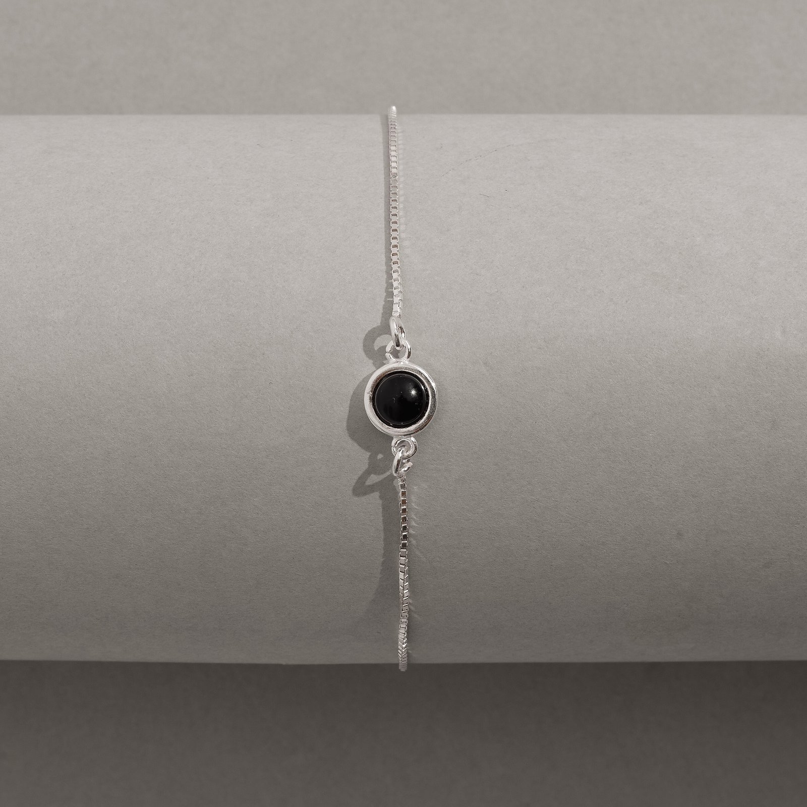 Pulseira entremeio pedra ônix 7mm v15 16cm com alongadora