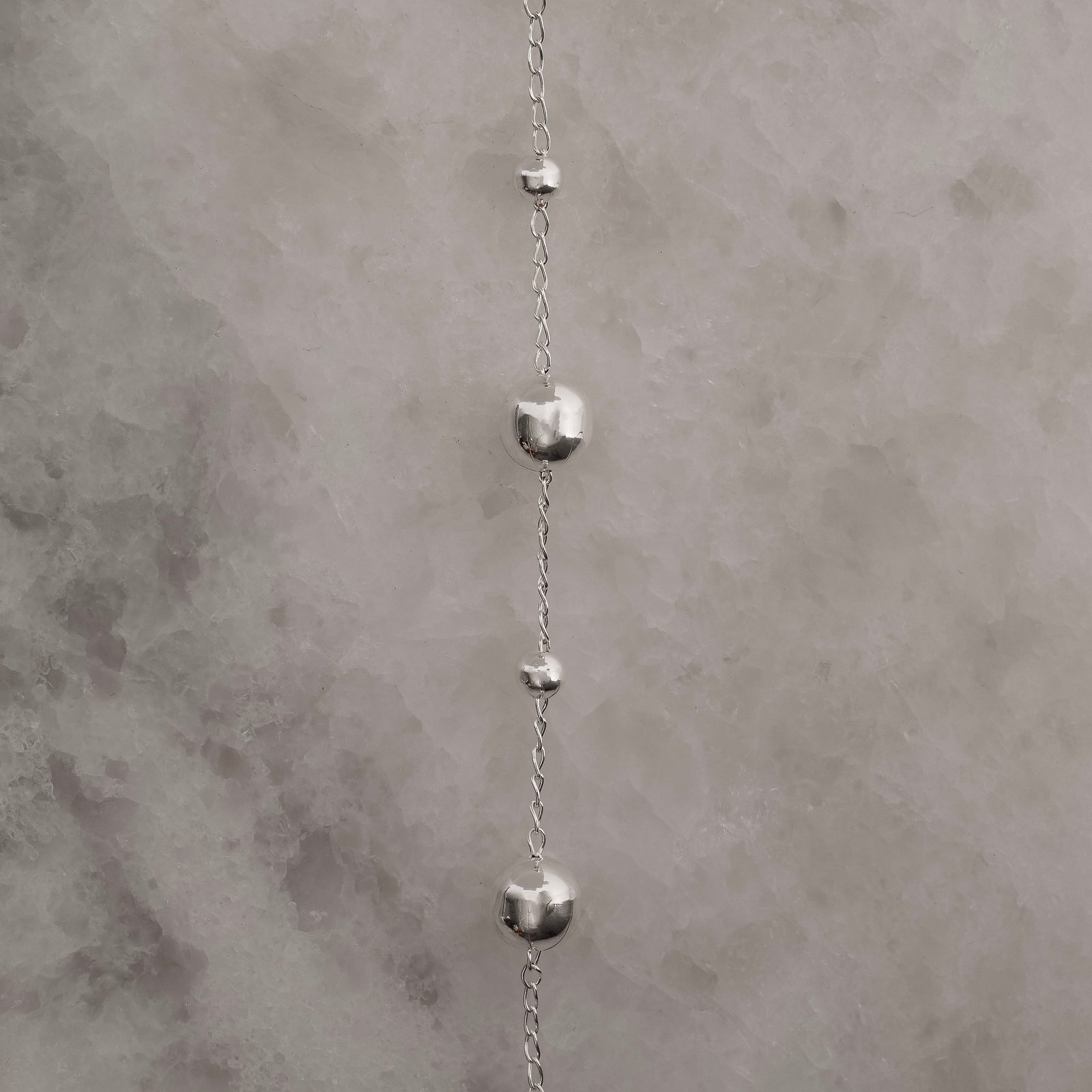 Pulseira entremeio bolas 5 e 9mm corrente cadeado