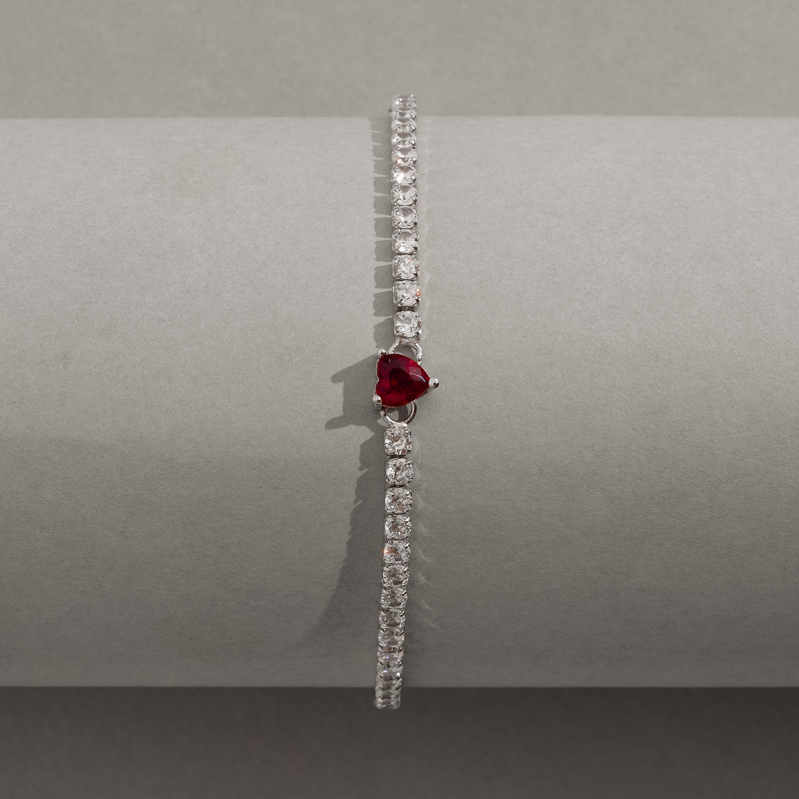 Pulseira Riviera 2.5 detalhe zircônia coração vermelho 16,5cm com alongadora ródio