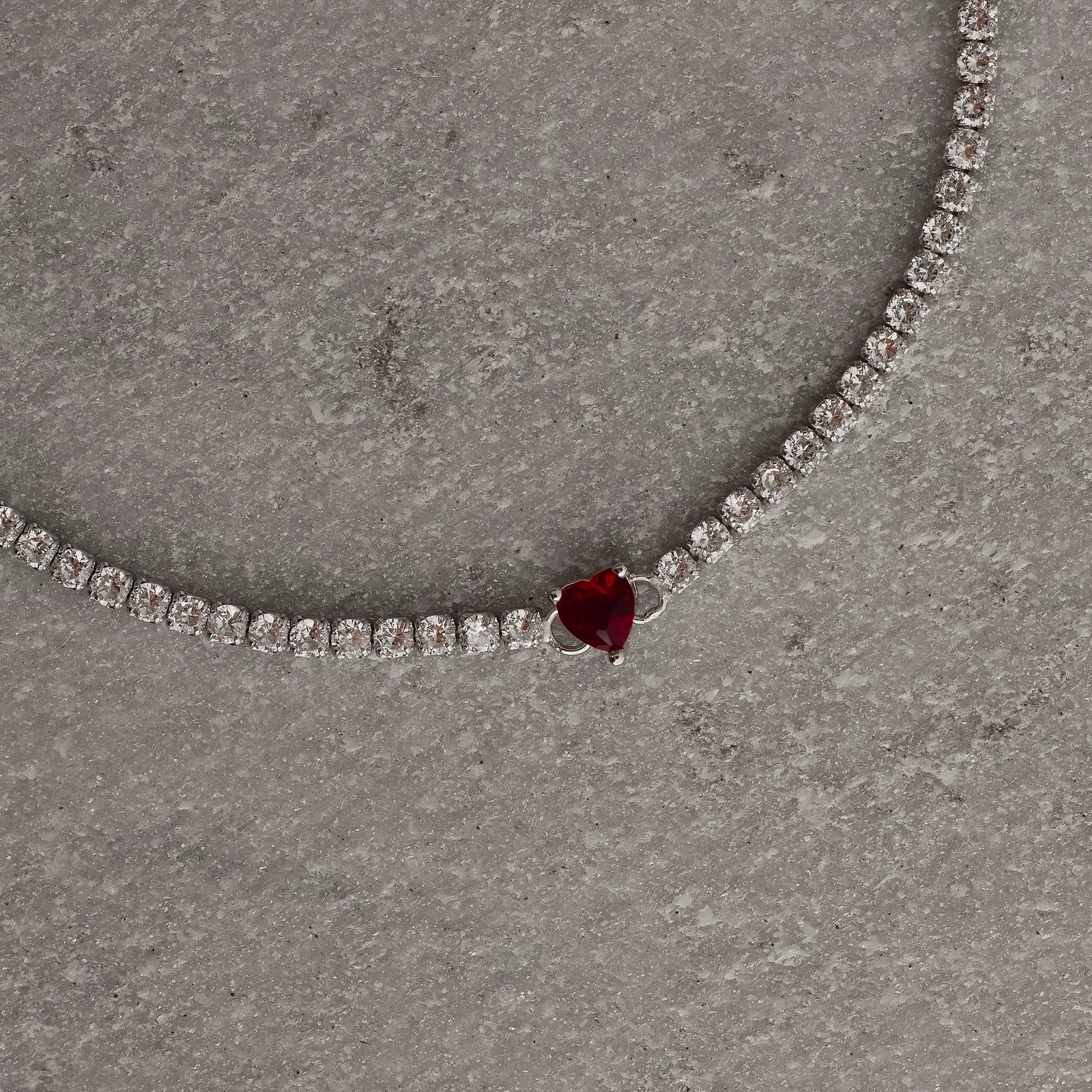 Pulseira Riviera 2.5 detalhe zircônia coração vermelho 16,5cm com alongadora ródio