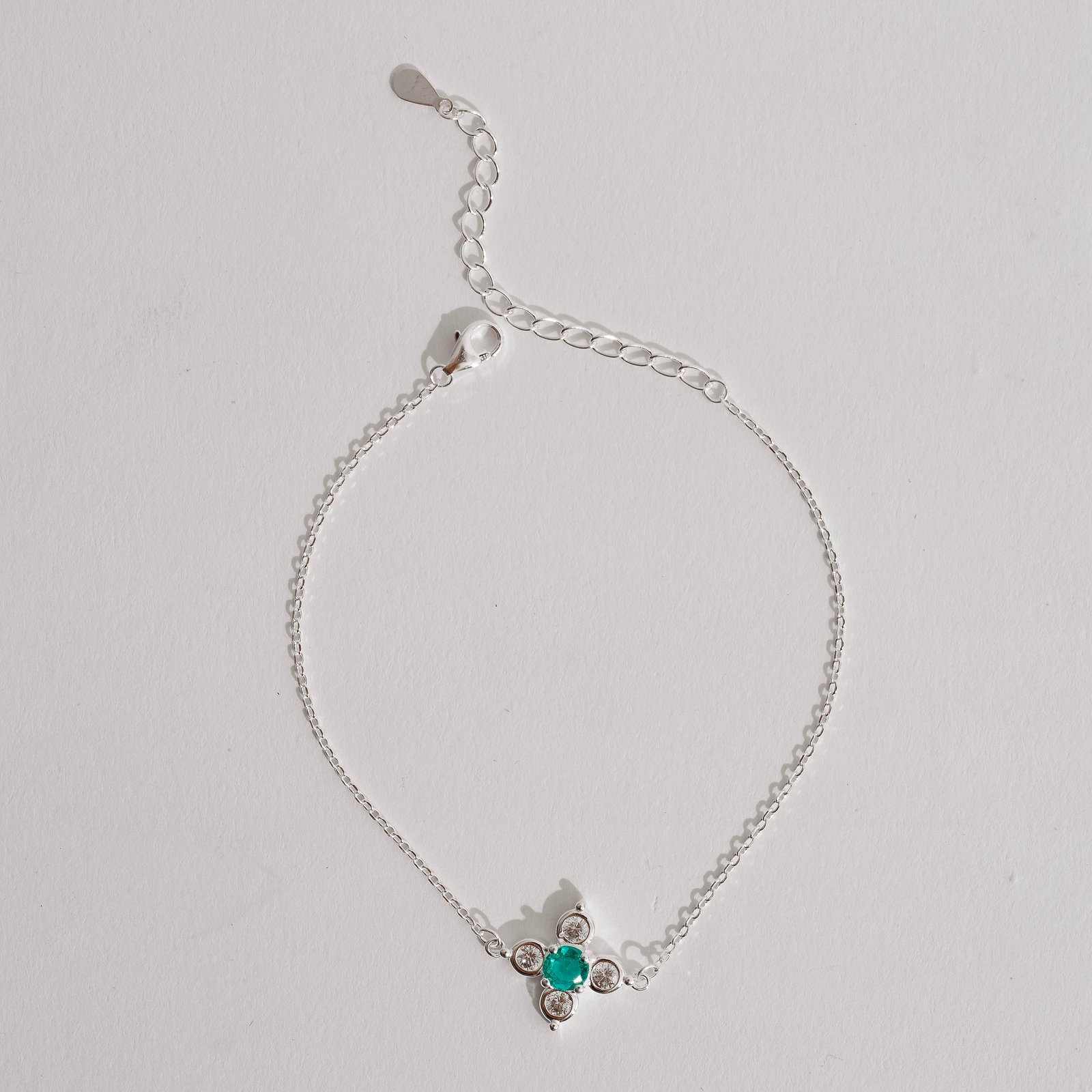 Pulseira entremeio flor com zircônias cristal e turmalina 14mm