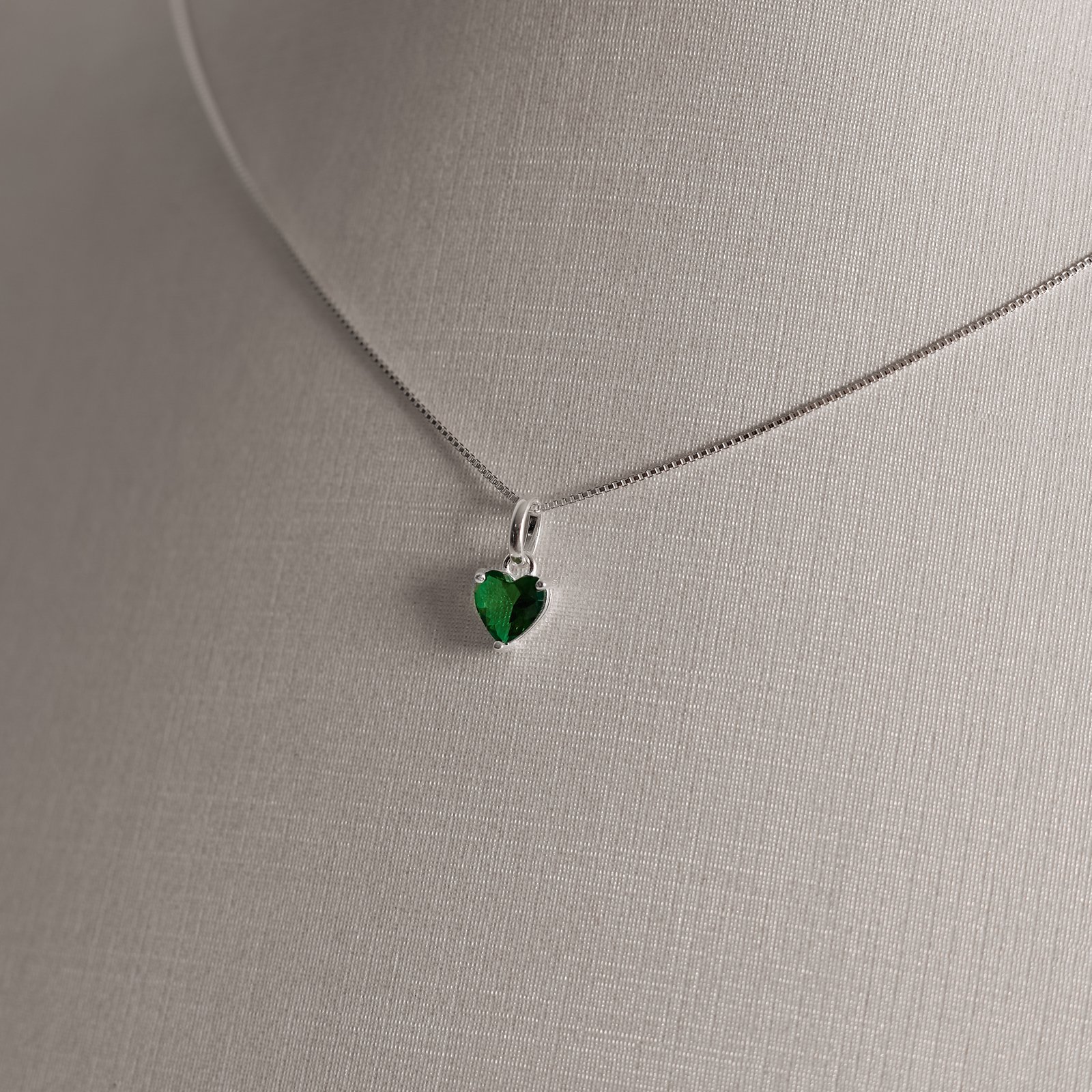Conjunto brinco e colar zircônia coração esmeralda 6mm 45cm