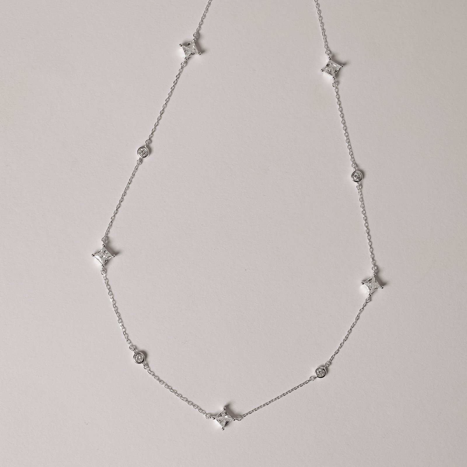 Colar entremeio zircônias redonda 3mm e losango 6mm 40+5cm