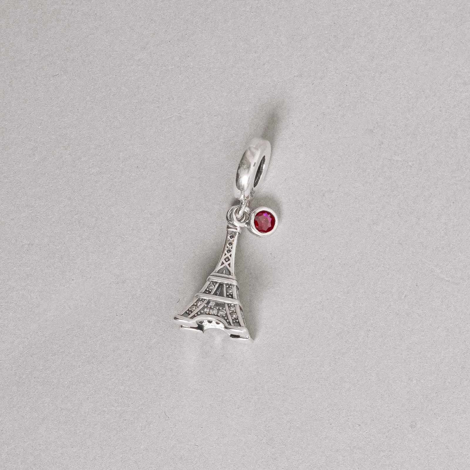 Berloque pingentes torre Eiffel com cravejado e zircônia vinho