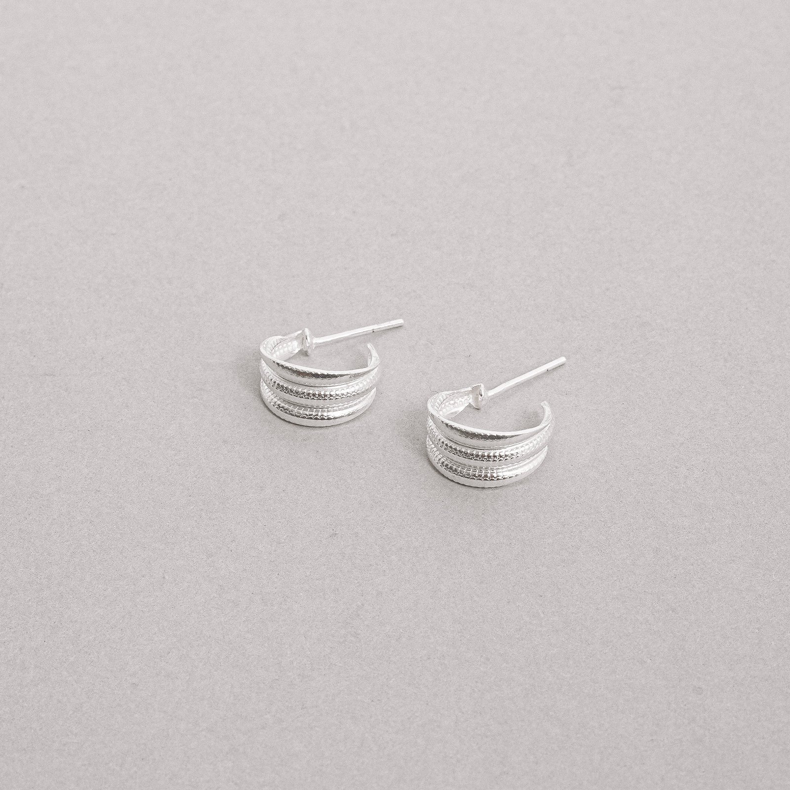 Argola 3 fios texturizados 13mm tarraxa