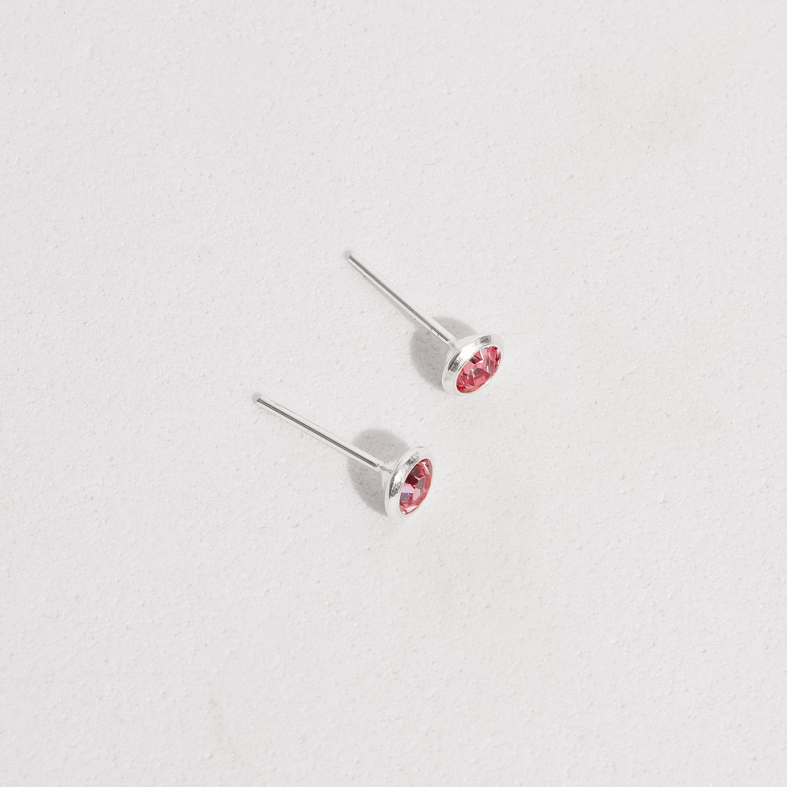 Brinco zircônia redonda embutida rosa 4mm