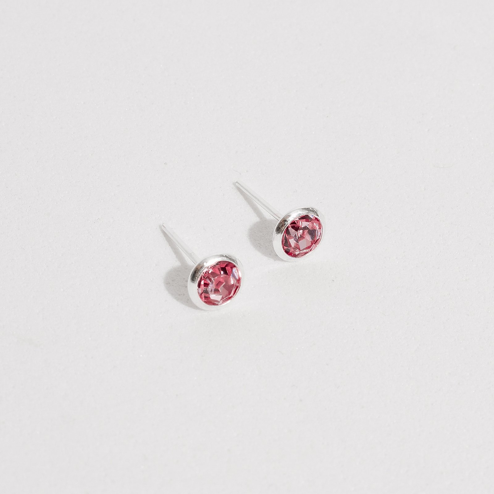 Brinco zircônia redonda embutida rosa 6mm