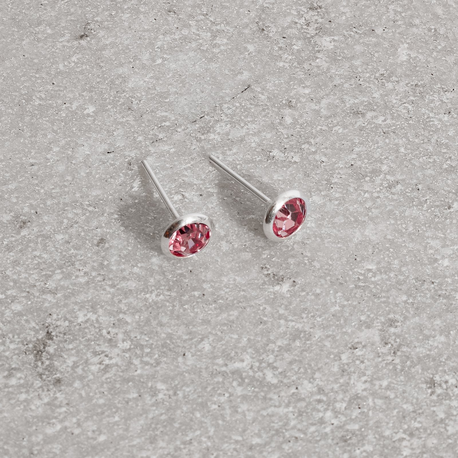 Brinco zircônia redonda embutida rosa 6mm