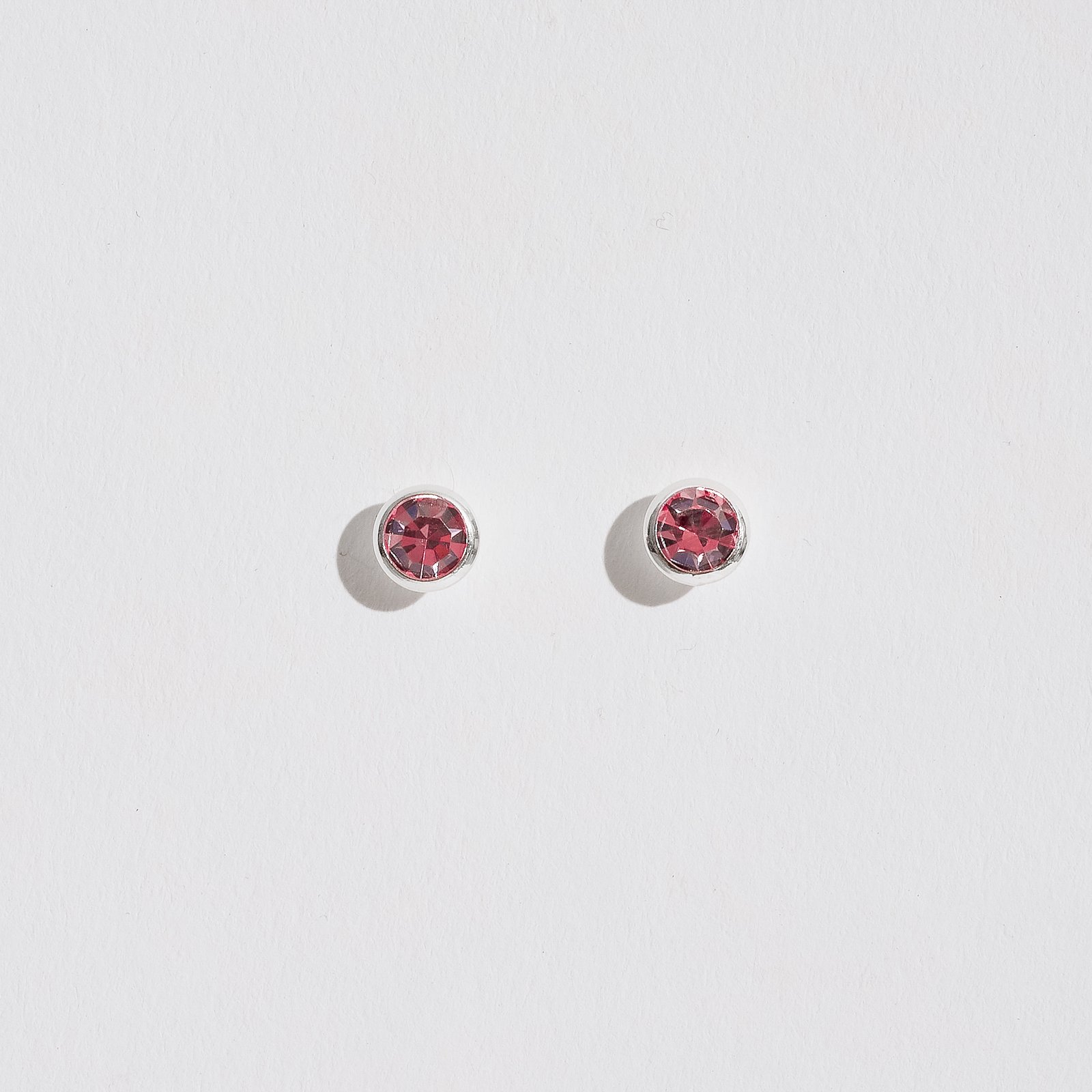Brinco zircônia redonda embutida rosa 6mm