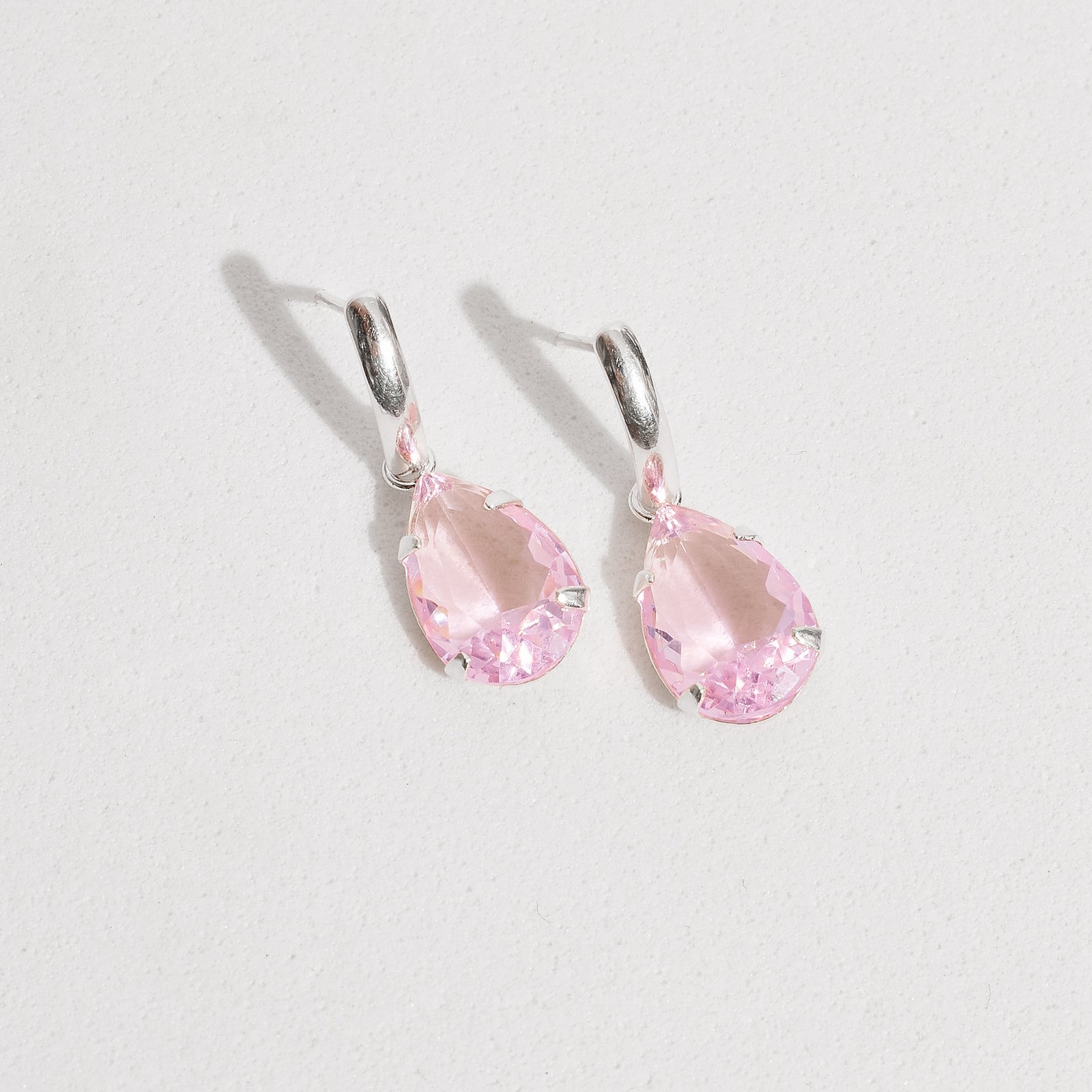 Brinco base com zircônia gota rosa 12mm