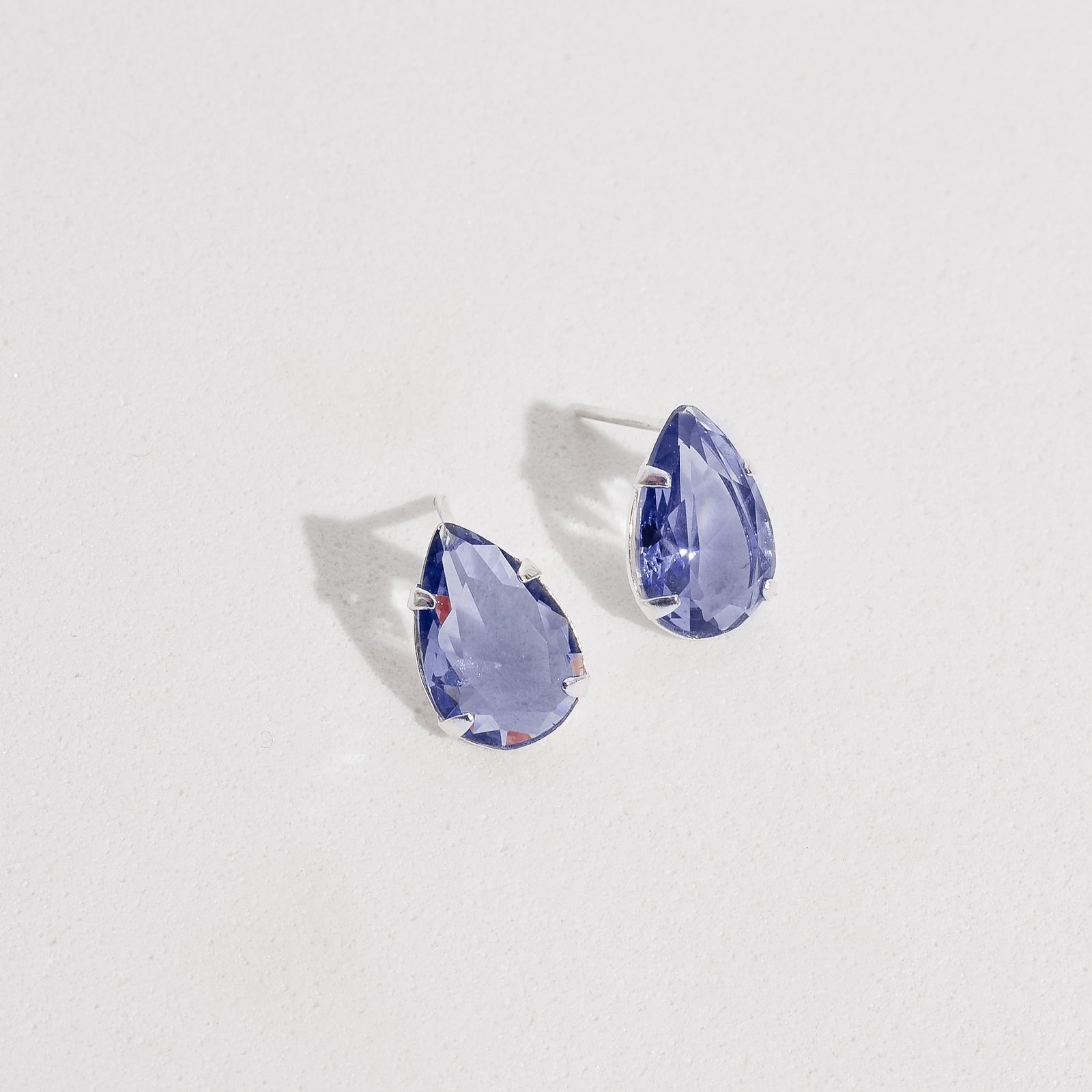 Brinco zircônia gota roxo 12mm