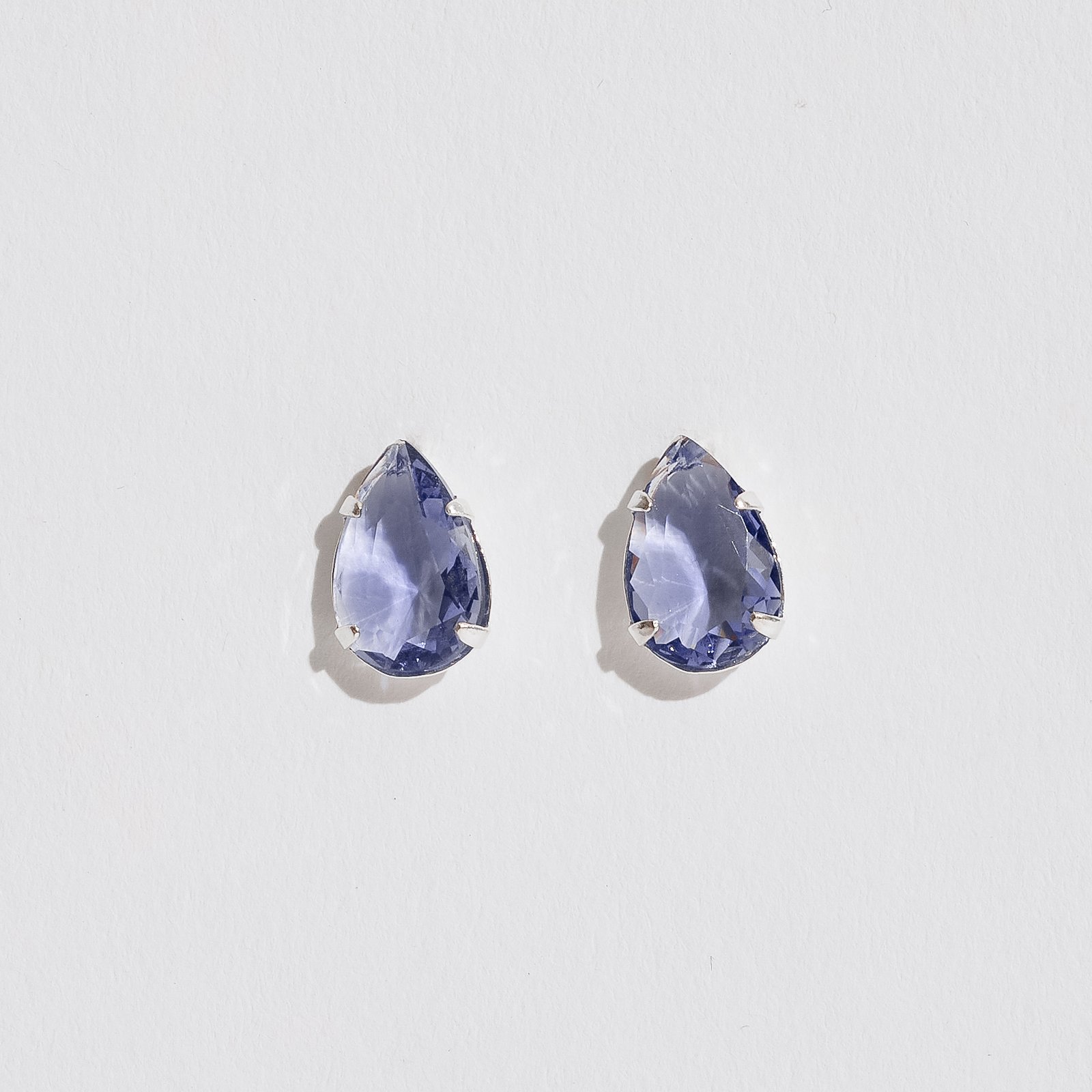 Brinco zircônia gota roxo 12mm