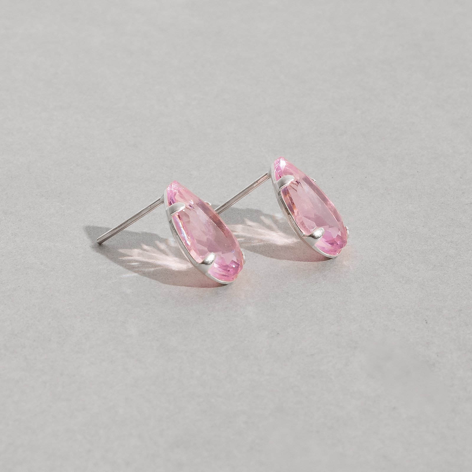 Brinco zircônia gota rosa 12mm