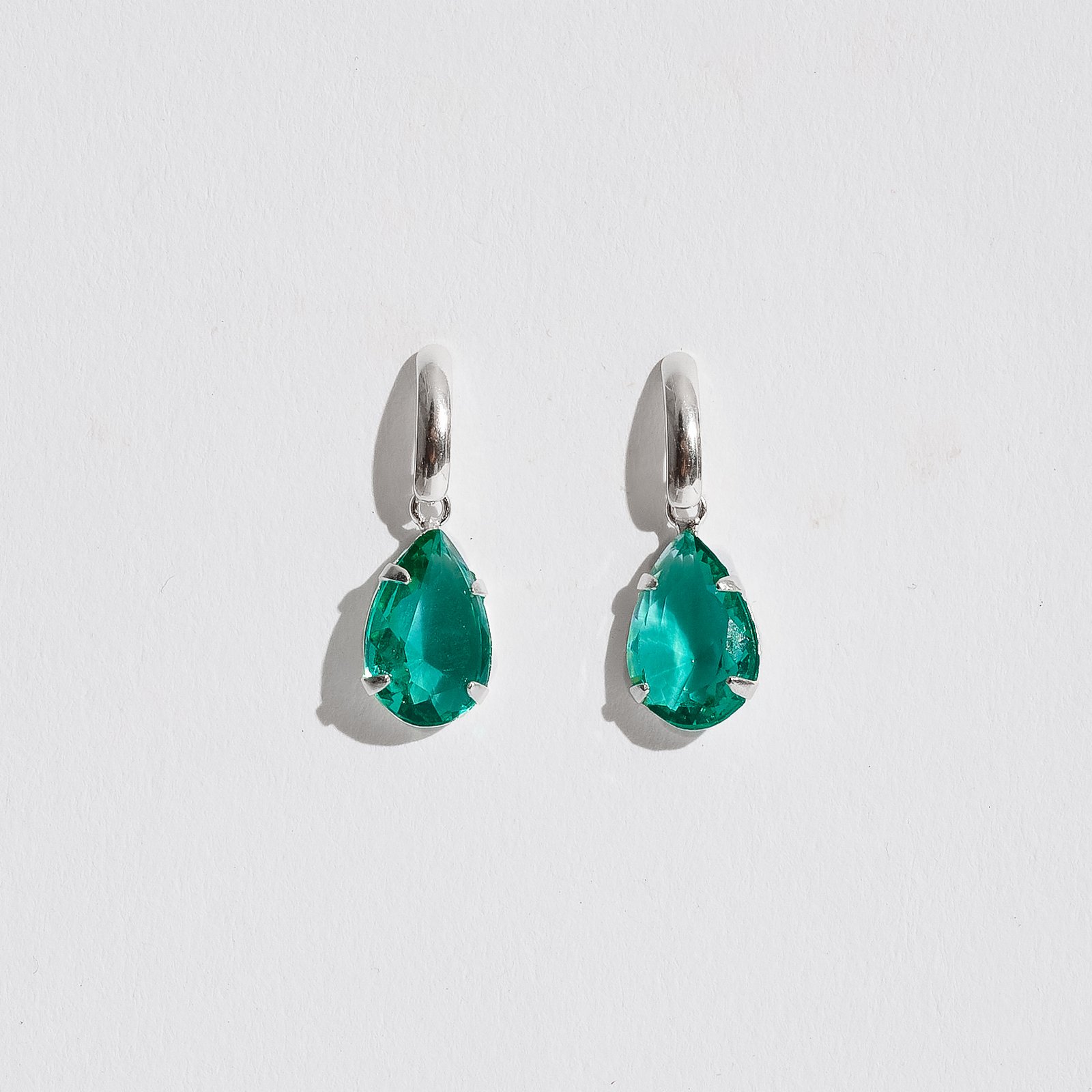 Brinco base com zircônia gota turmalina 12mm