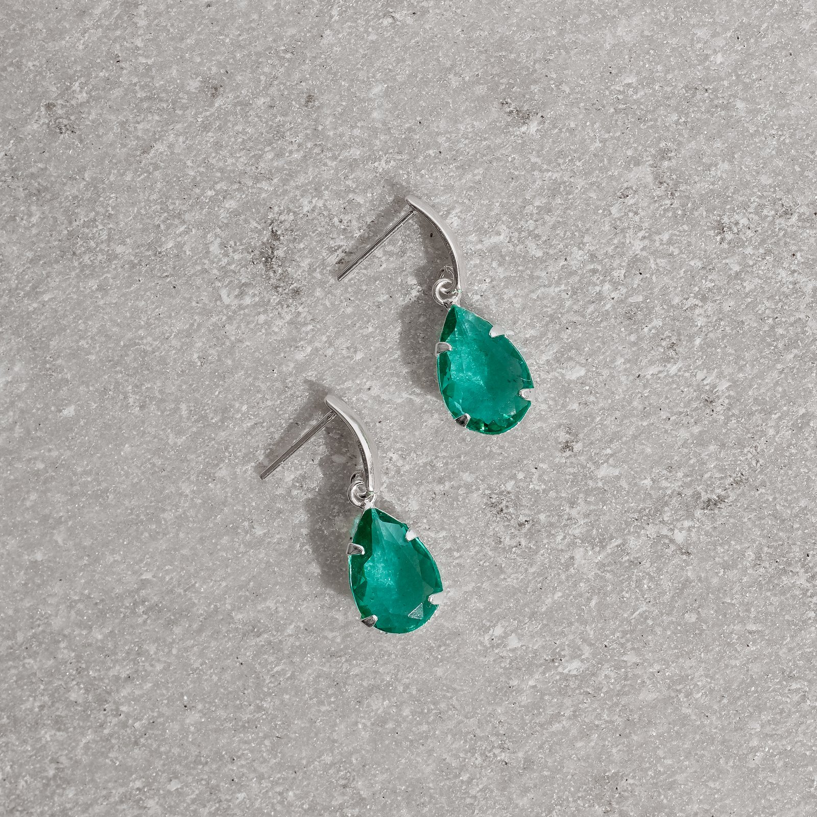 Brinco base com zircônia gota turmalina 12mm