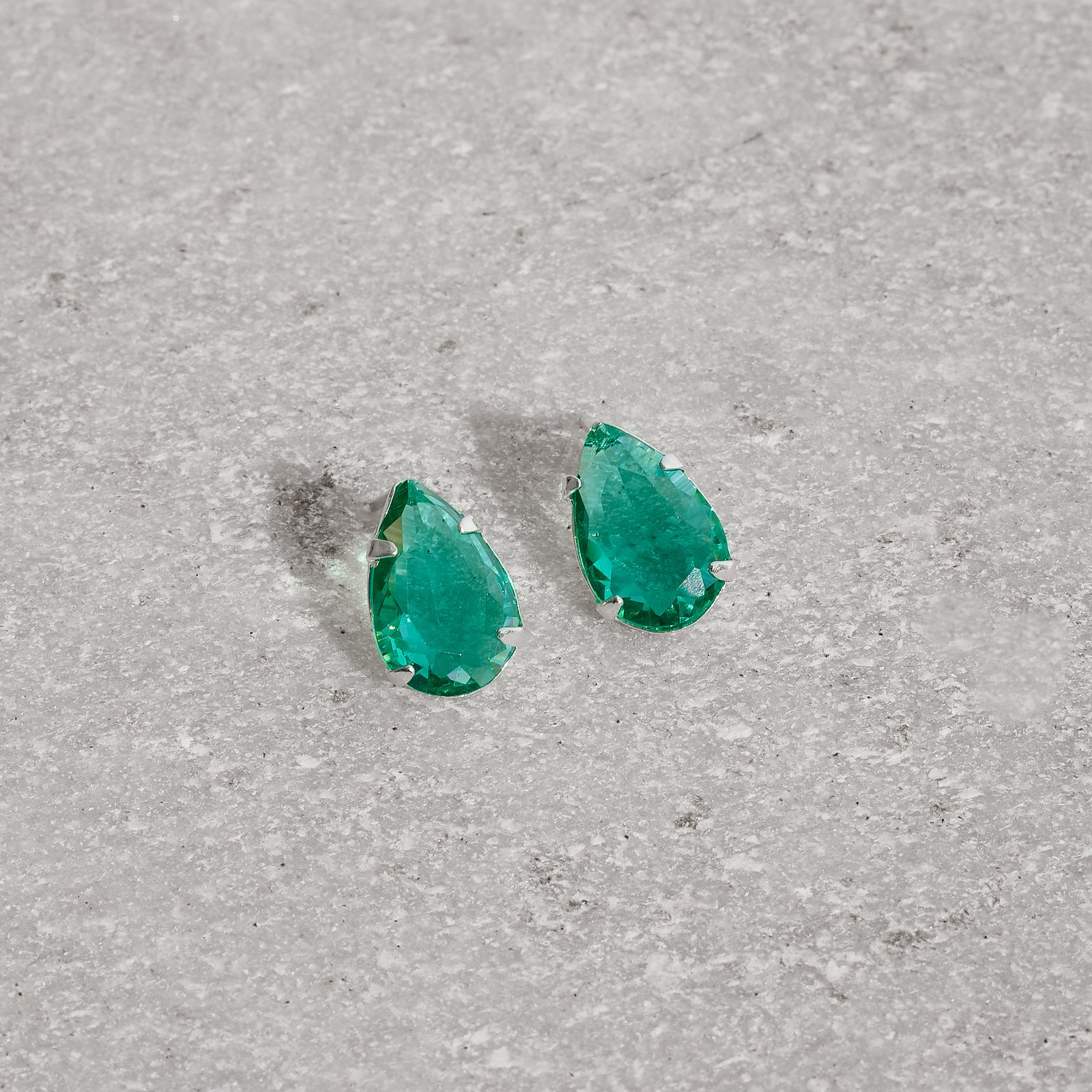 Brinco zircônia gota turmalina 12mm