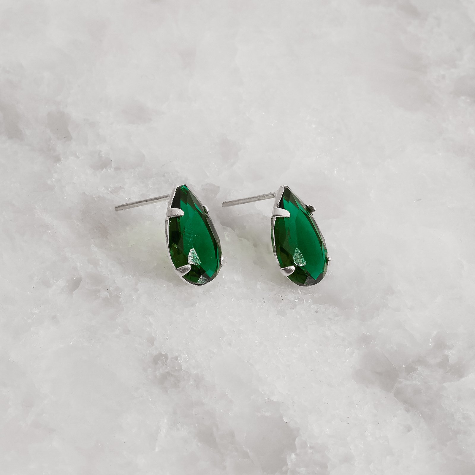 Brinco zircônia gota esmeralda 12mm