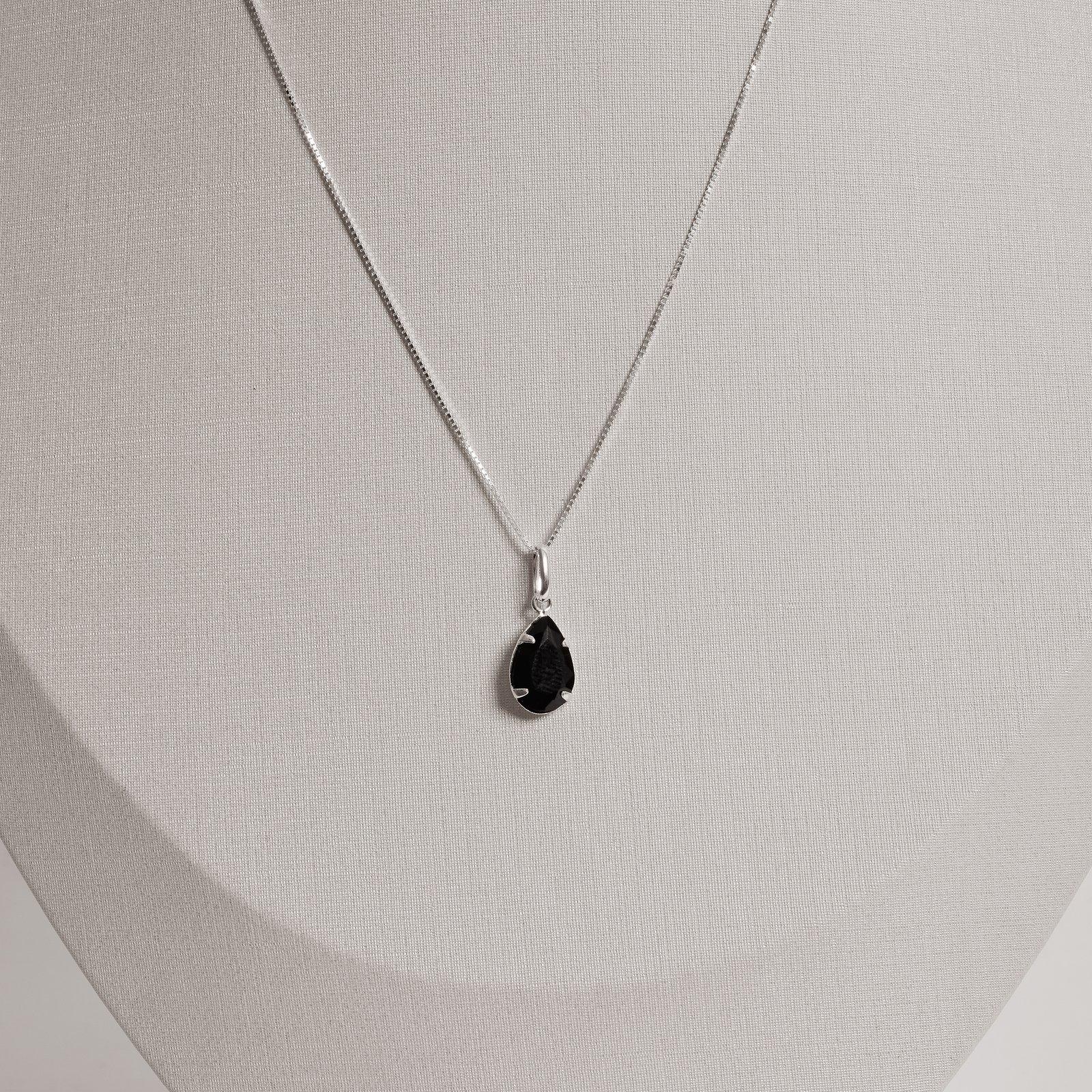 Colar pingente zircônia gota ônix 12mm 45cm