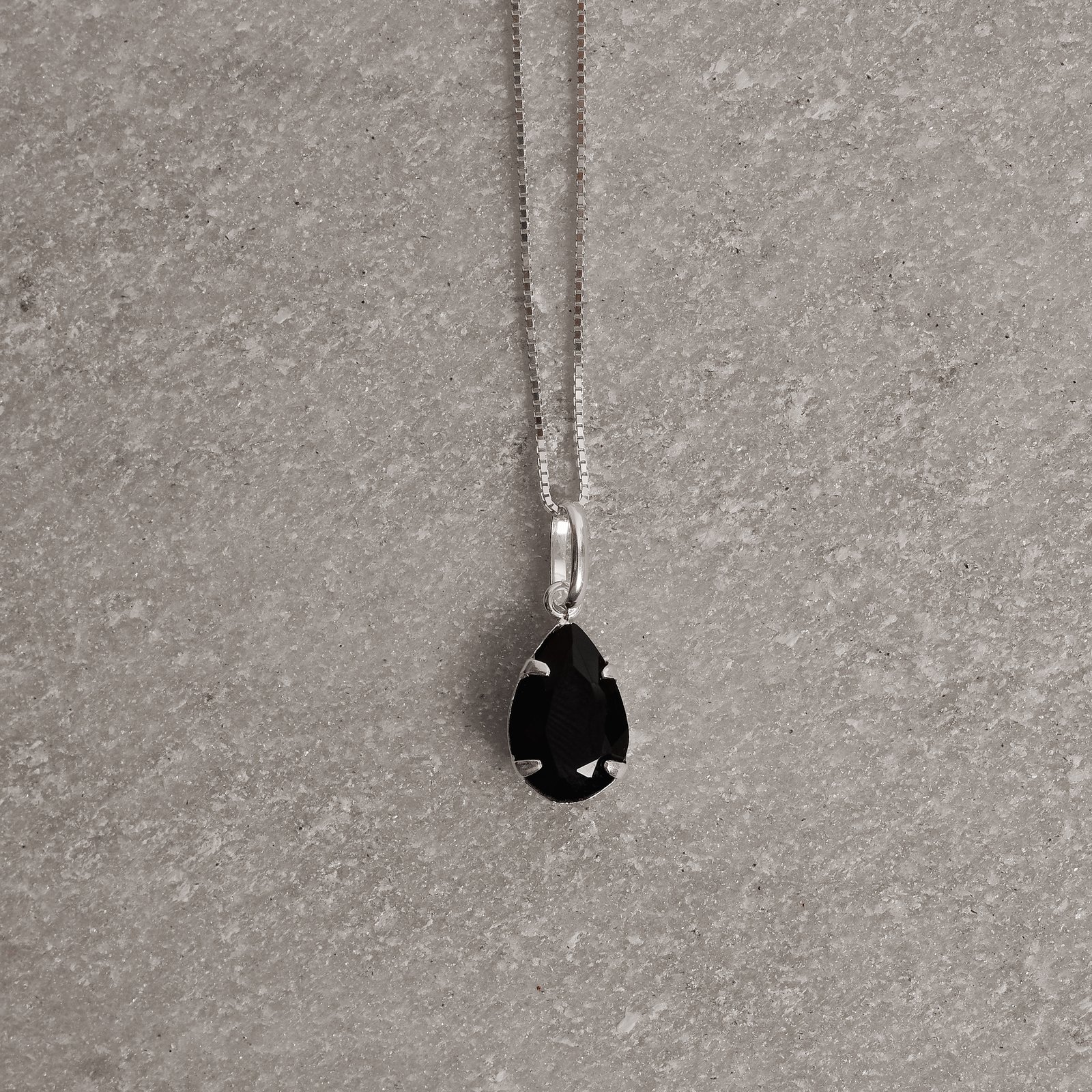 Colar pingente zircônia gota ônix 12mm 45cm