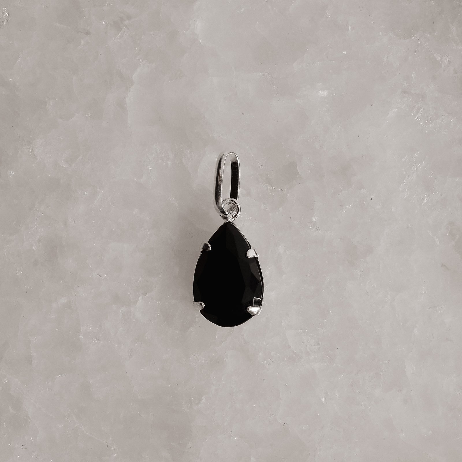 Pingente zircônia gota ônix 12mm