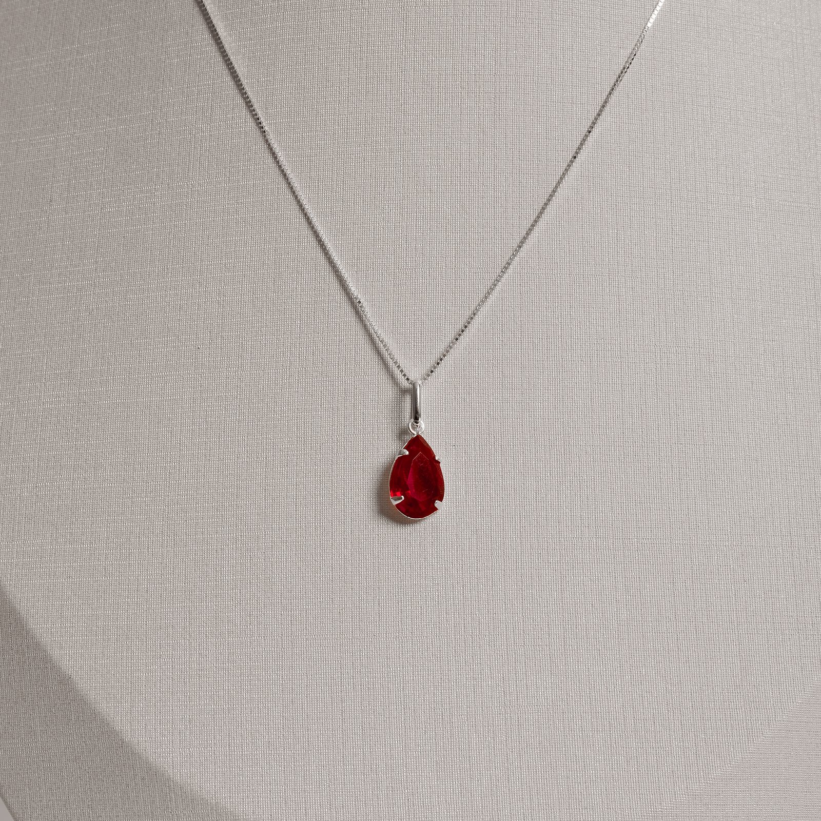 Colar pingente zircônia gota vermelha 12mm 45cm