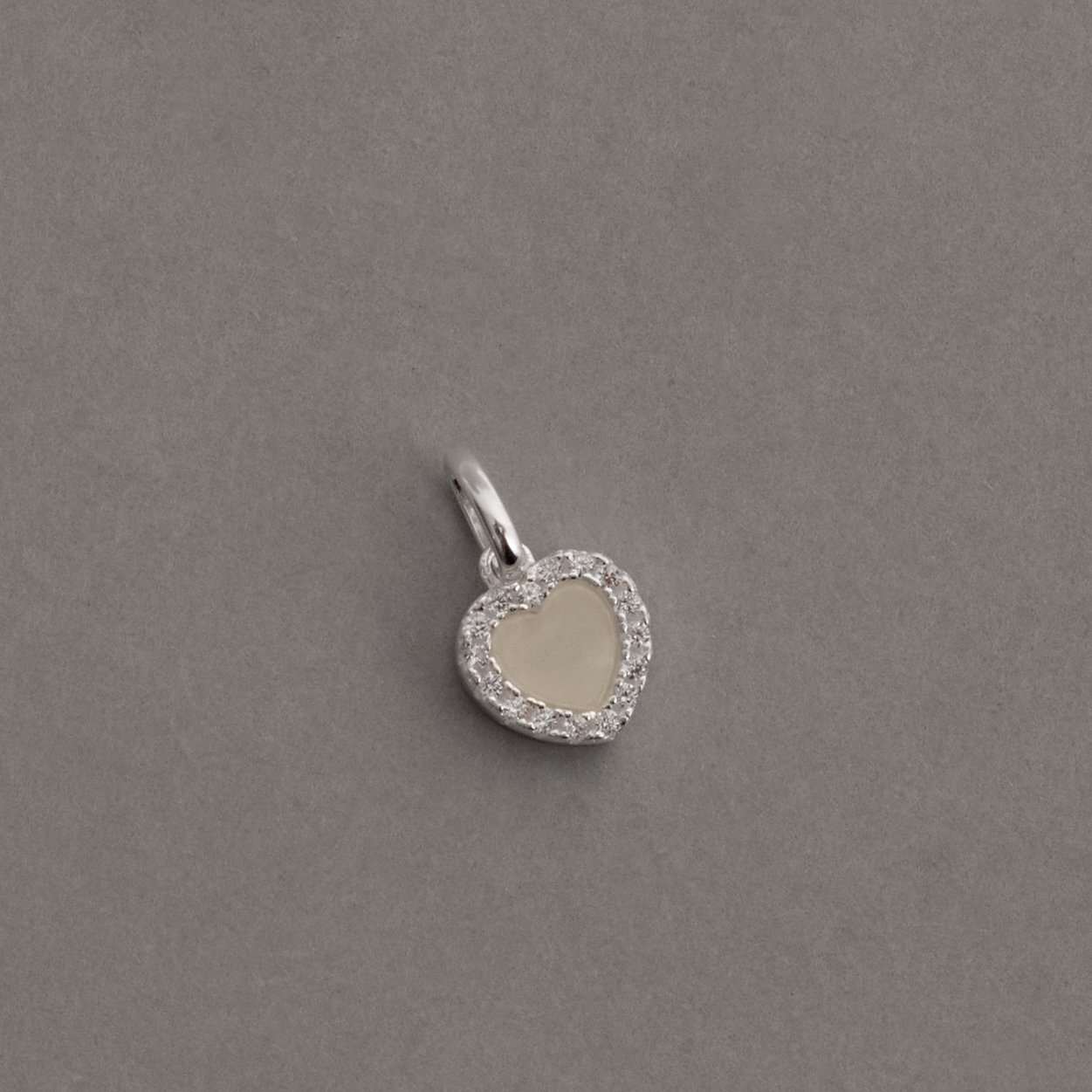 Pingente coração madrepérola com cravejado 8mm