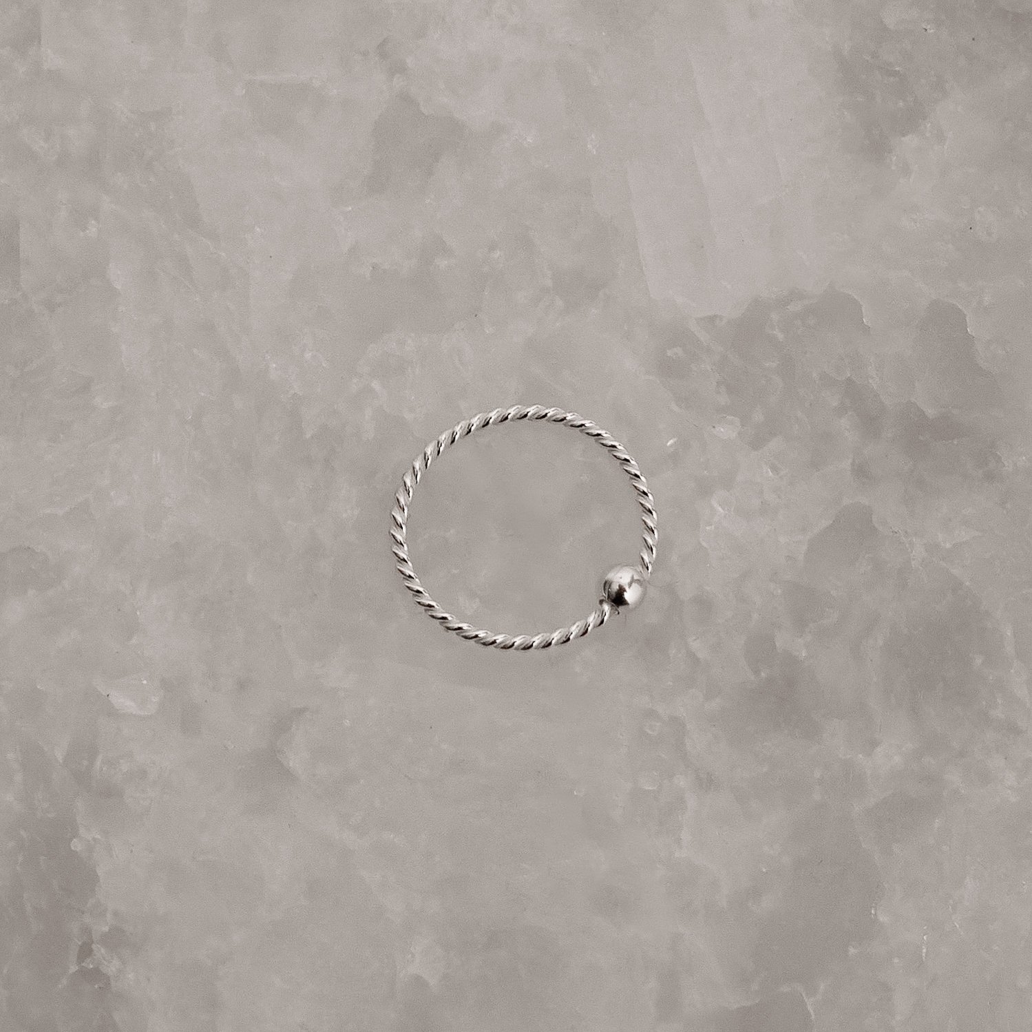 Piercing nariz argola torcida com bola 10mm