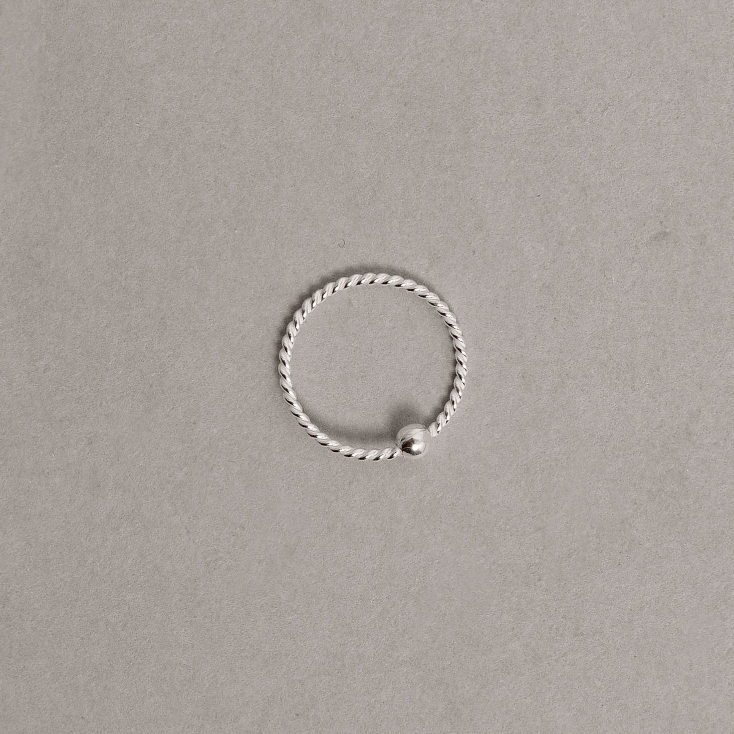 Piercing nariz argola torcida com bola 10mm
