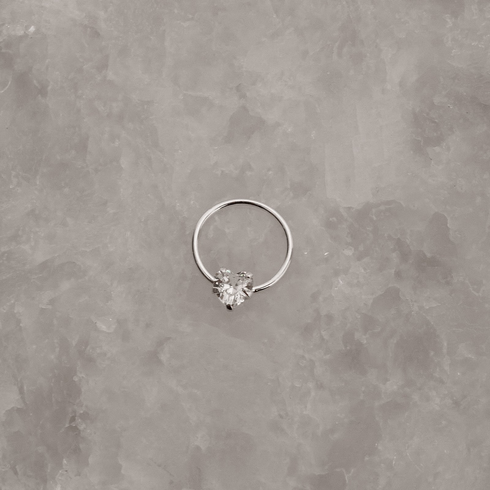 Piercing argola 10mm com zircônia coração