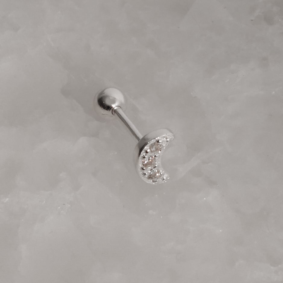 Piercing haste lua cravejada 5mm orelha direita