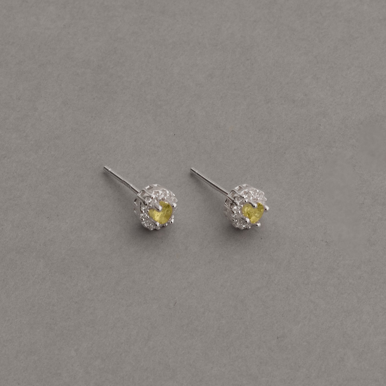 Brinco zircônia amarela com cravejado 6mm