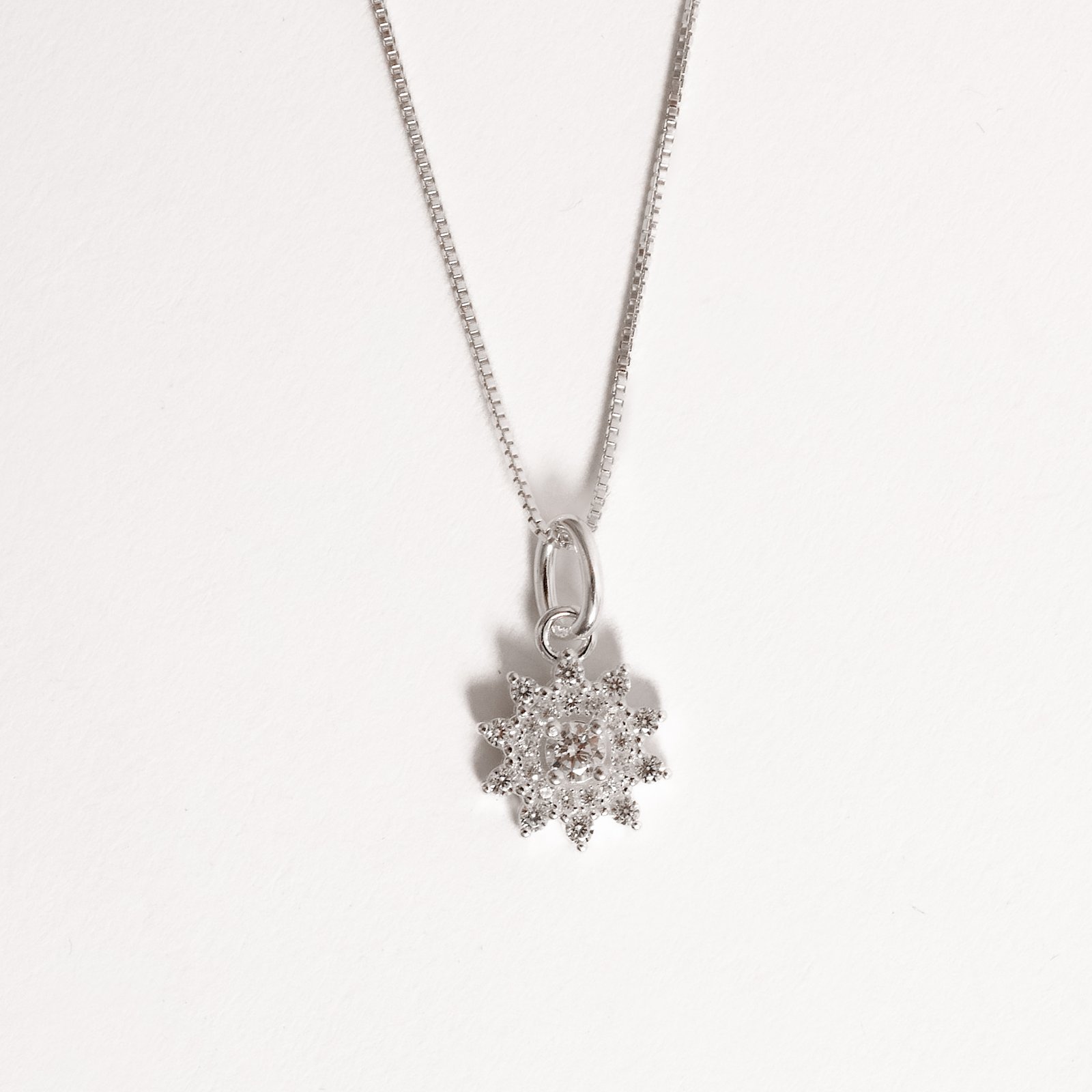Colar pingente flor com cravejado 10mm 45cm