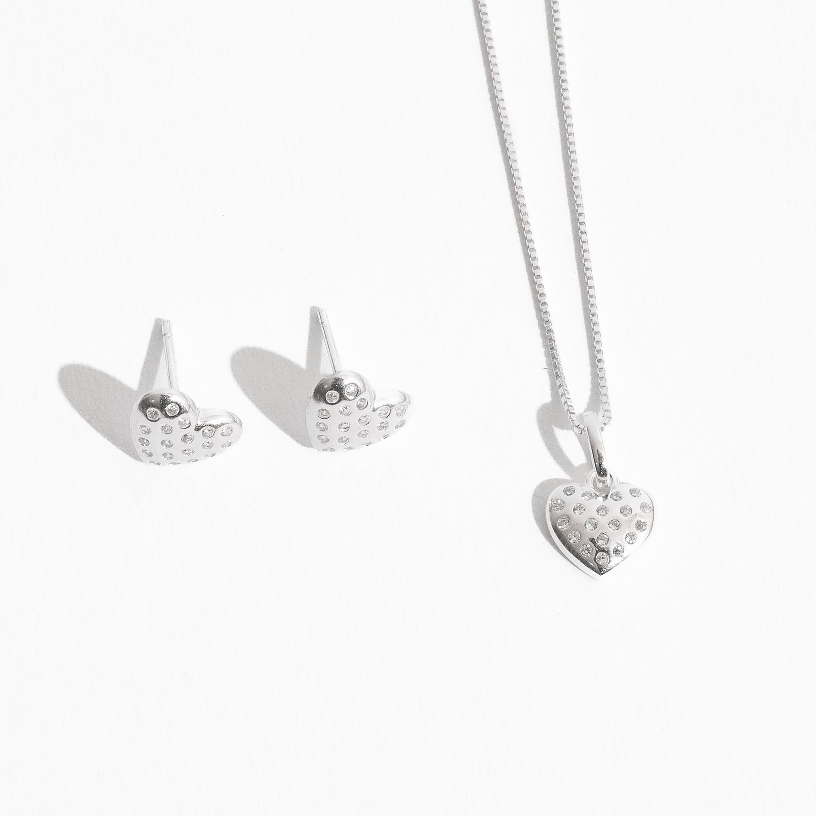Conjunto brinco e colar coração com zircônias cristal 9mm 45cm