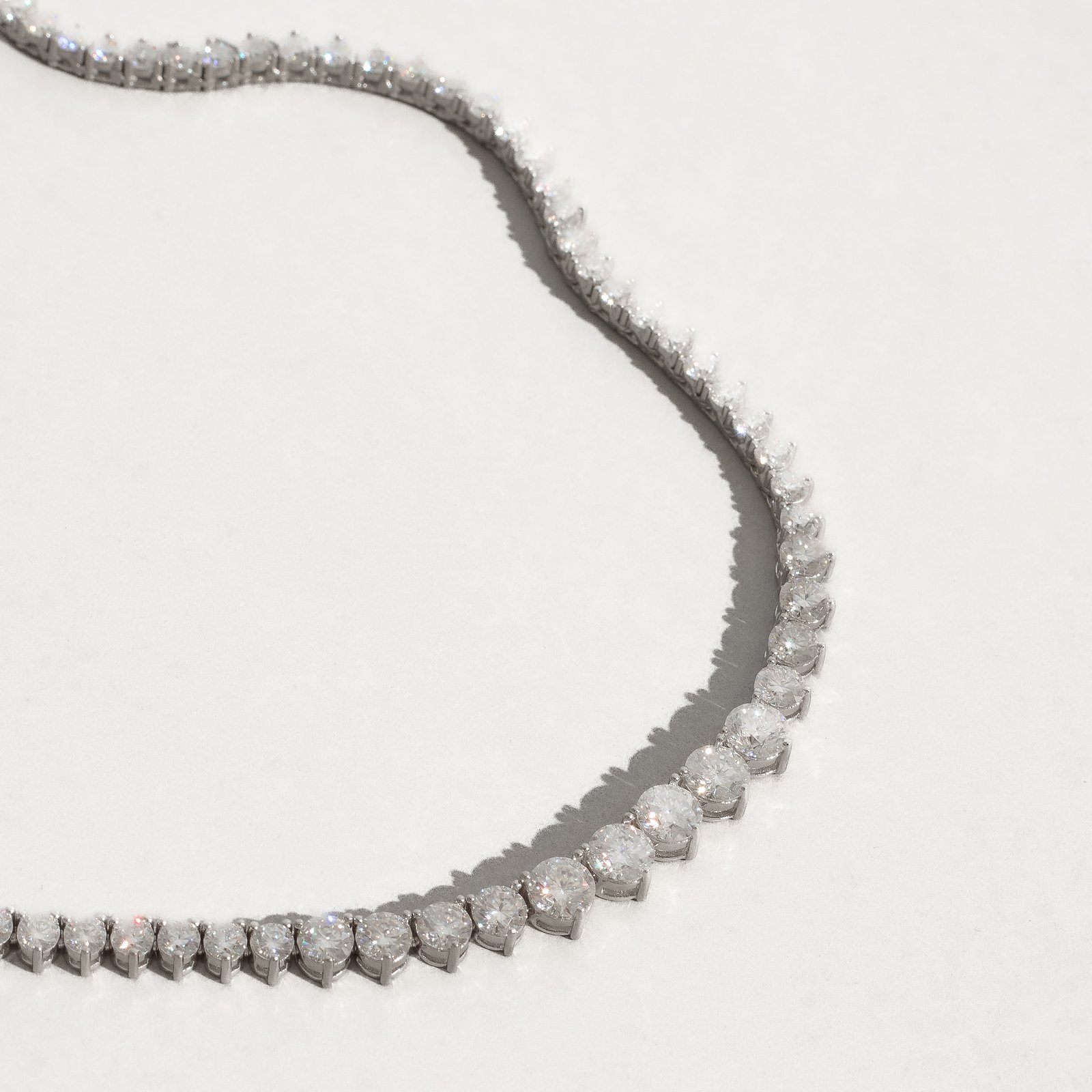 Colar Riviera 3 pontas moissanite degradê 3, 4 e 5mm 42cm fecho gaveta