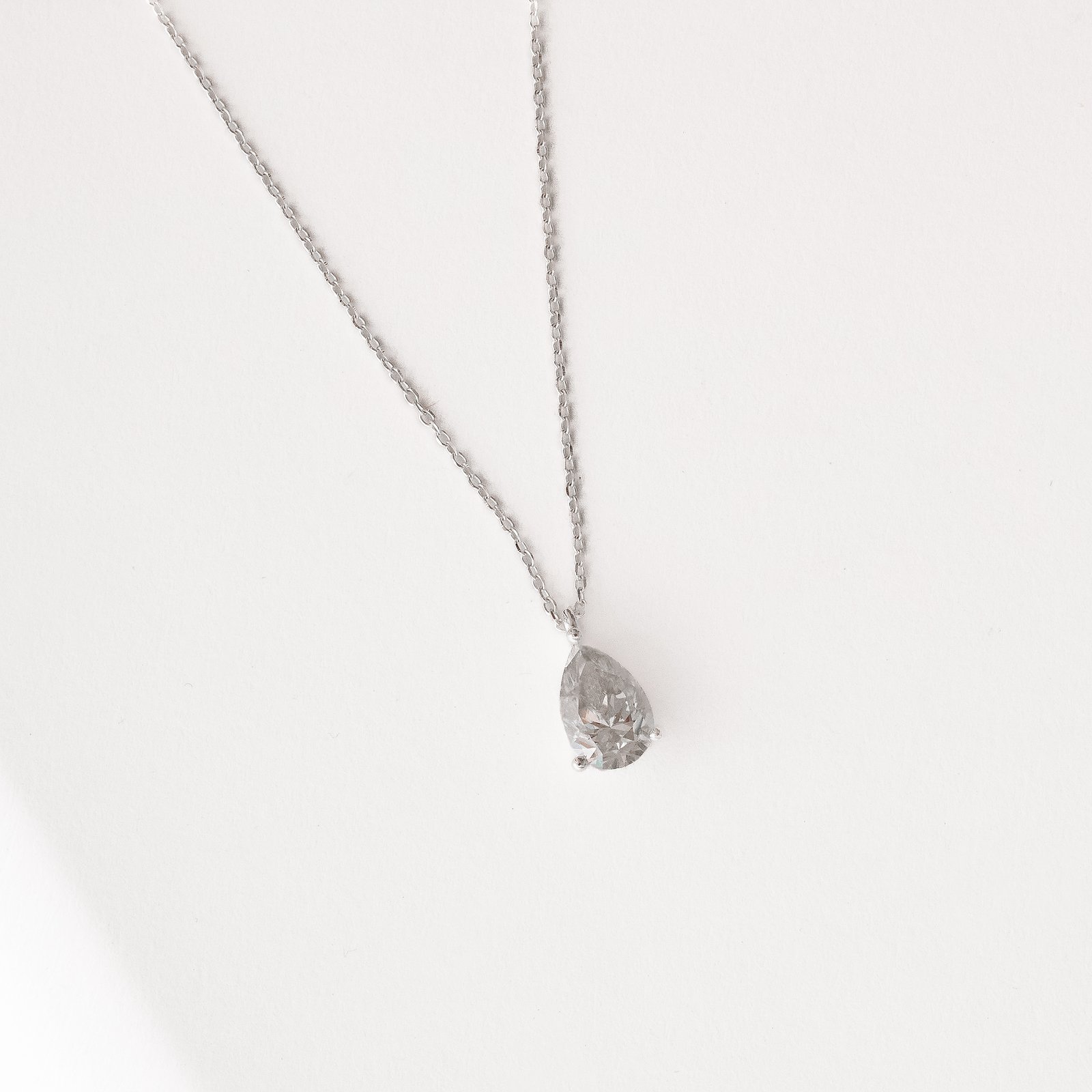 Colar pingente moissanite gota cristal 9x6mm corrente cadeado 40+5cm